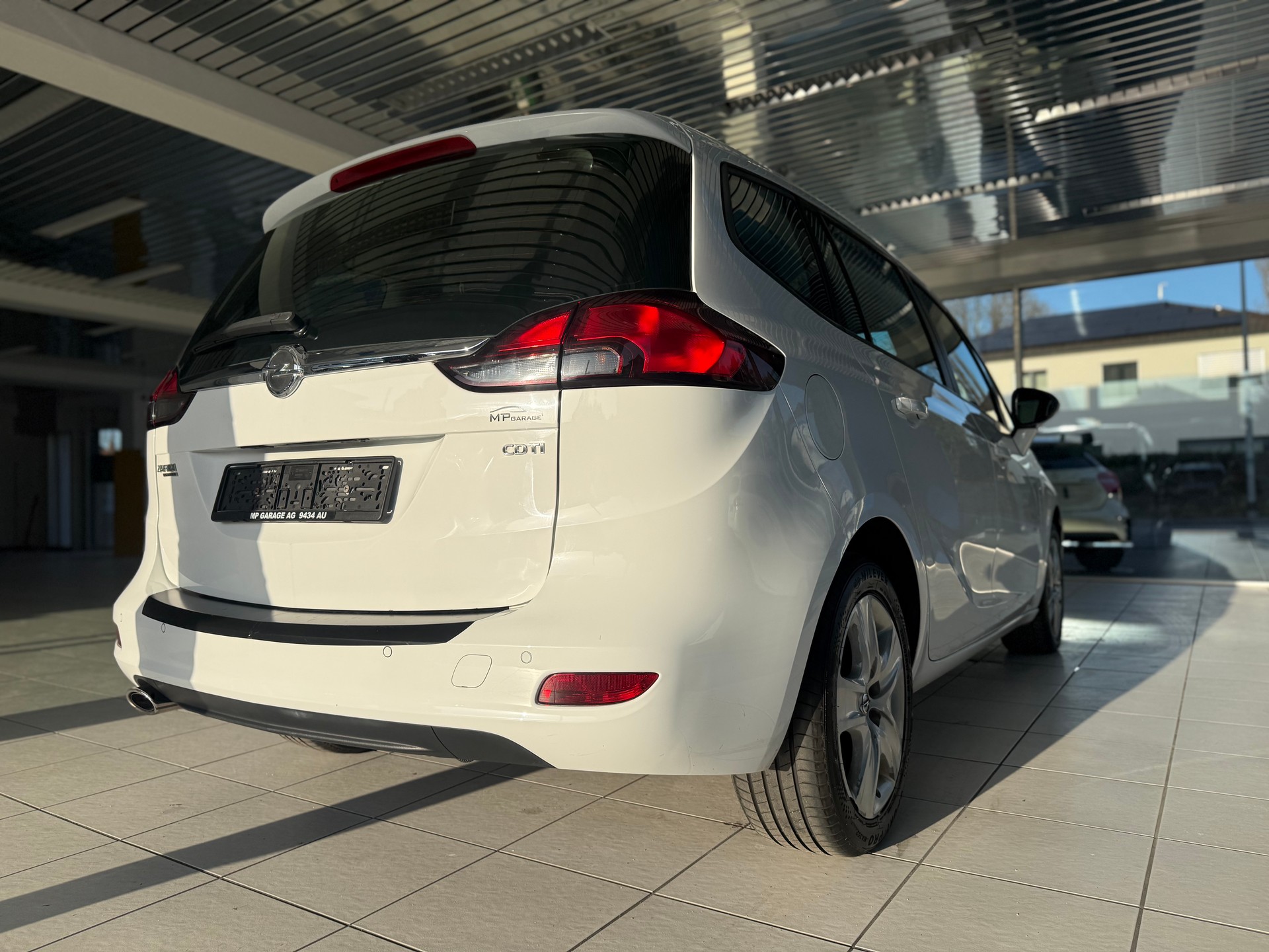 OPEL Zafira Tourer 2.0 CDTi Enjoy Automatic-image-4
