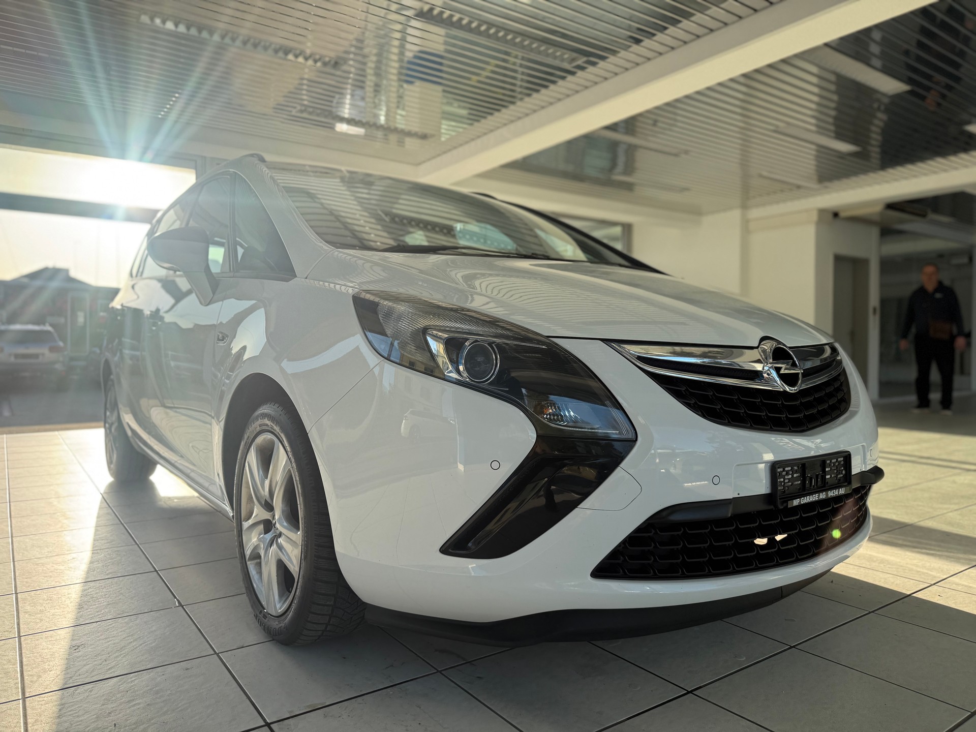 OPEL Zafira Tourer 2.0 CDTi Enjoy Automatic-image-3