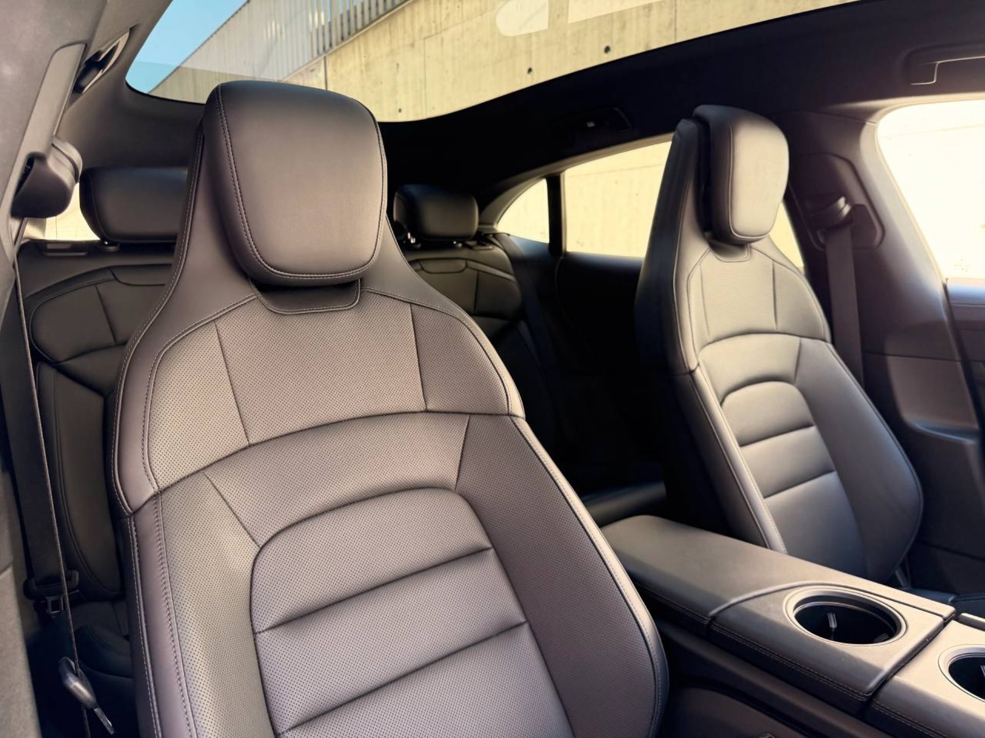 PORSCHE Taycan 4 Cross Turismo (MY23)-image-18