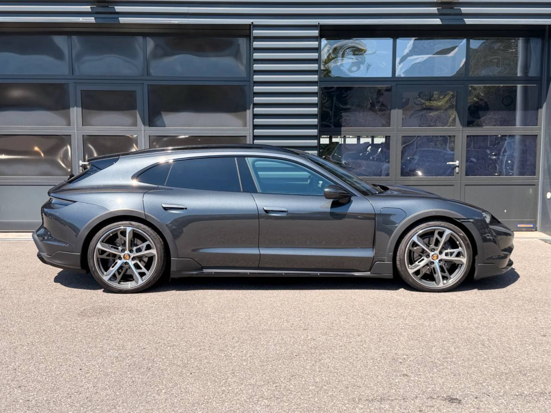 PORSCHE Taycan 4 Cross Turismo (MY23)-image-7