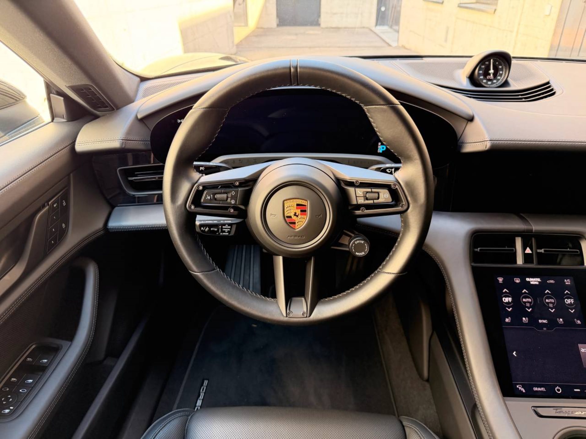PORSCHE Taycan 4 Cross Turismo (MY23)-image-17