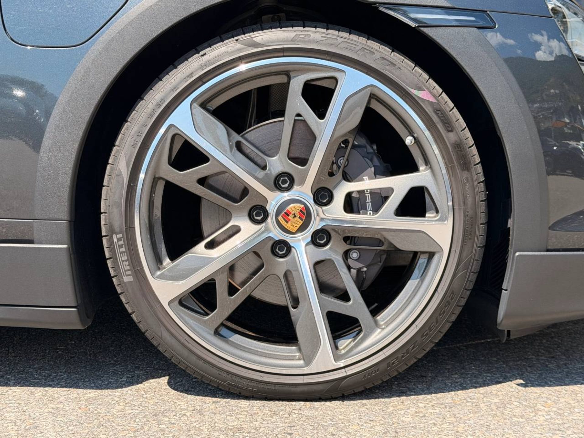 PORSCHE Taycan 4 Cross Turismo (MY23)-image-10