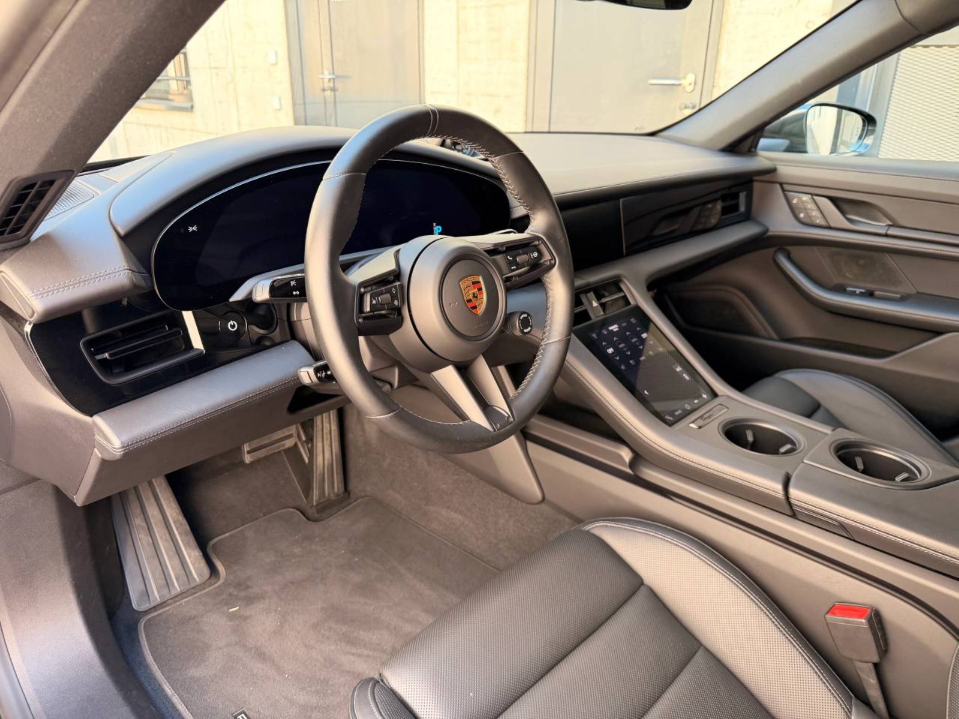 PORSCHE Taycan 4 Cross Turismo (MY23)-image-3