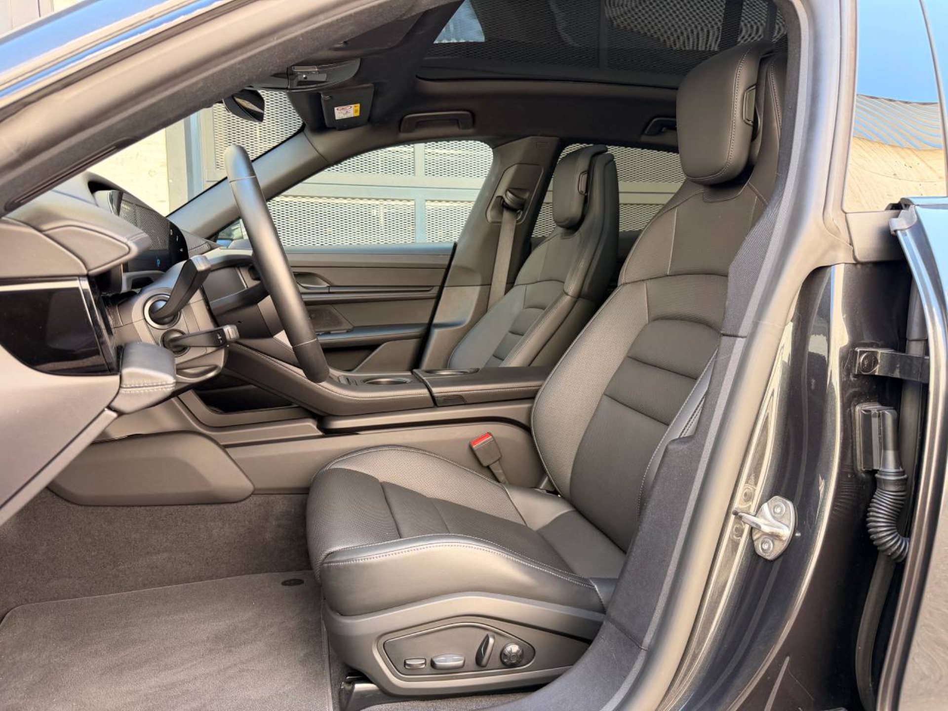 PORSCHE Taycan 4 Cross Turismo (MY23)-image-15