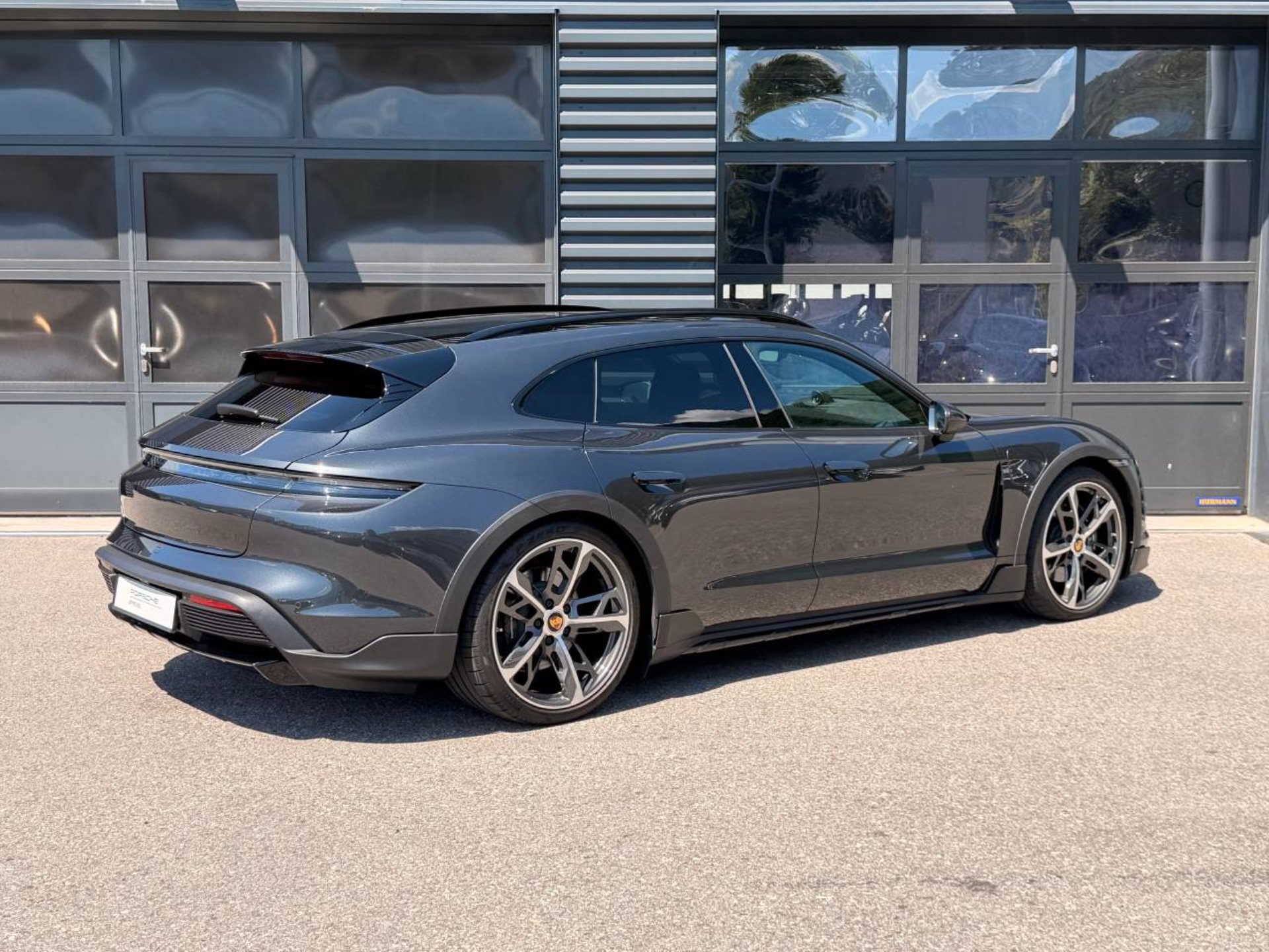 PORSCHE Taycan 4 Cross Turismo (MY23)-image-6