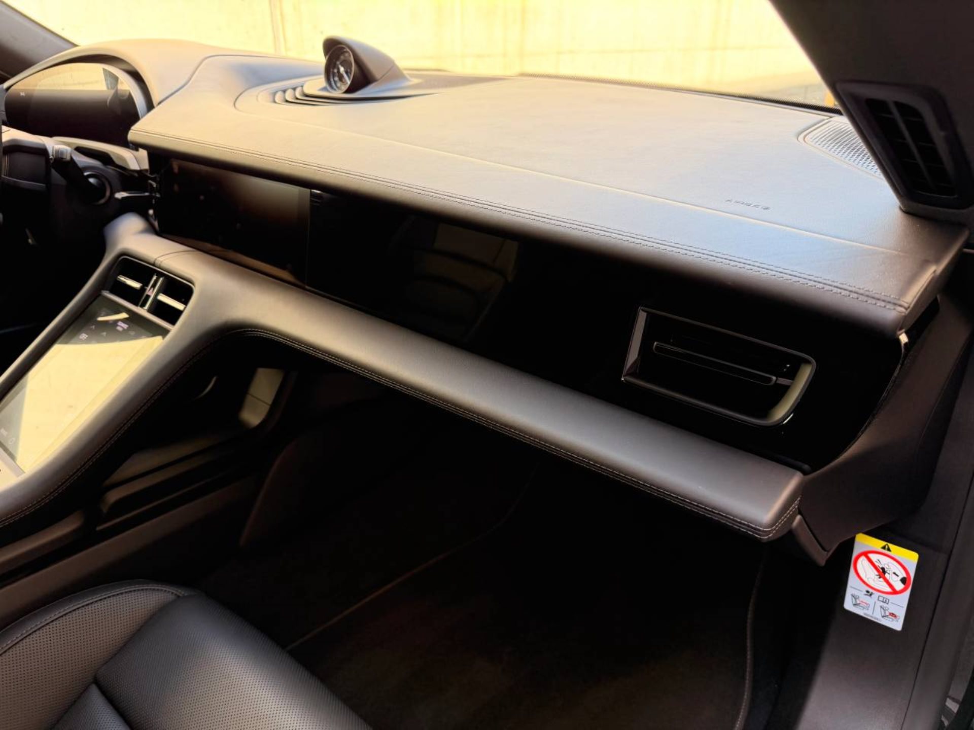 PORSCHE Taycan 4 Cross Turismo (MY23)-image-23