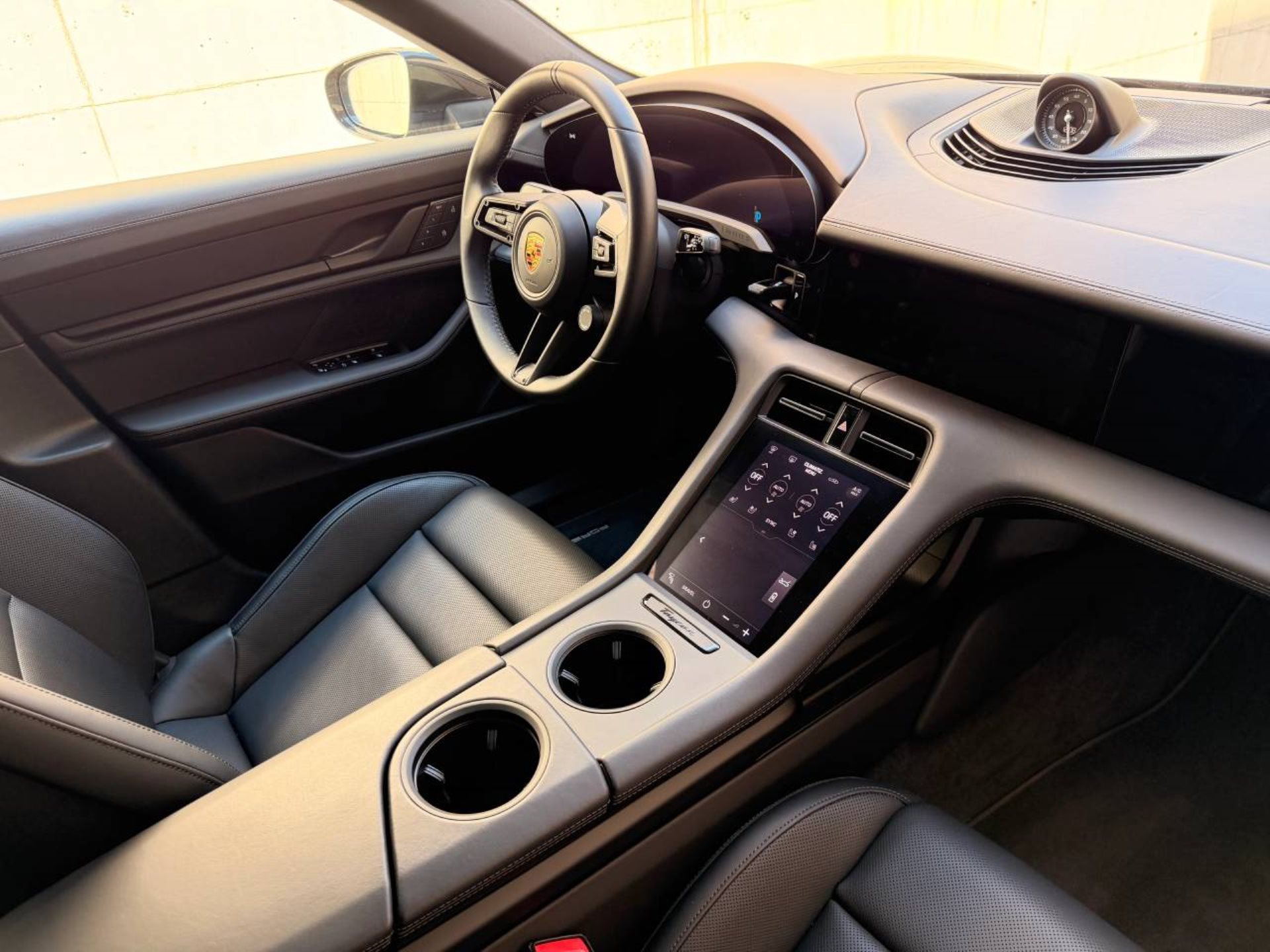PORSCHE Taycan 4 Cross Turismo (MY23)-image-20