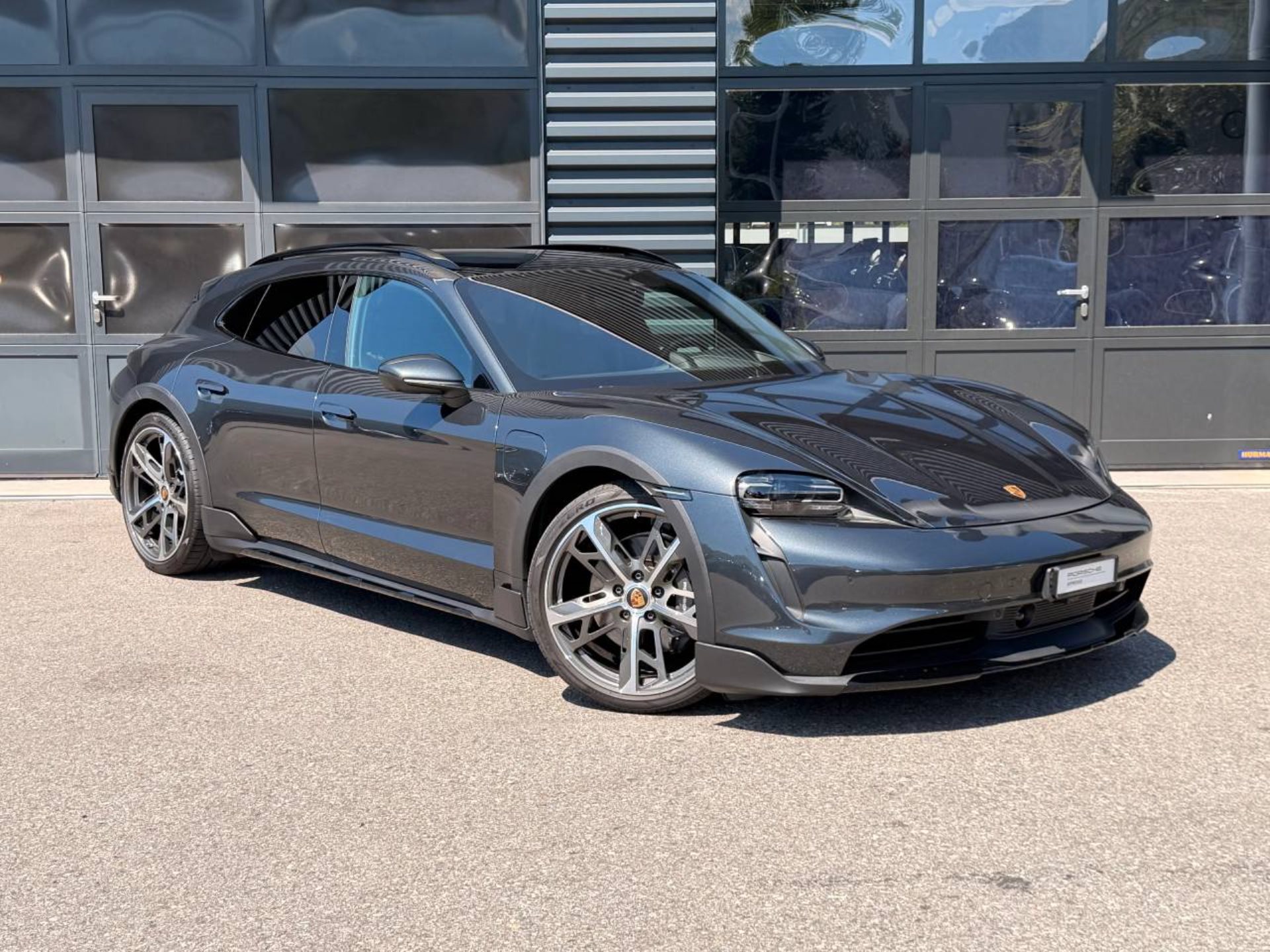 PORSCHE Taycan 4 Cross Turismo (MY23)-image-8