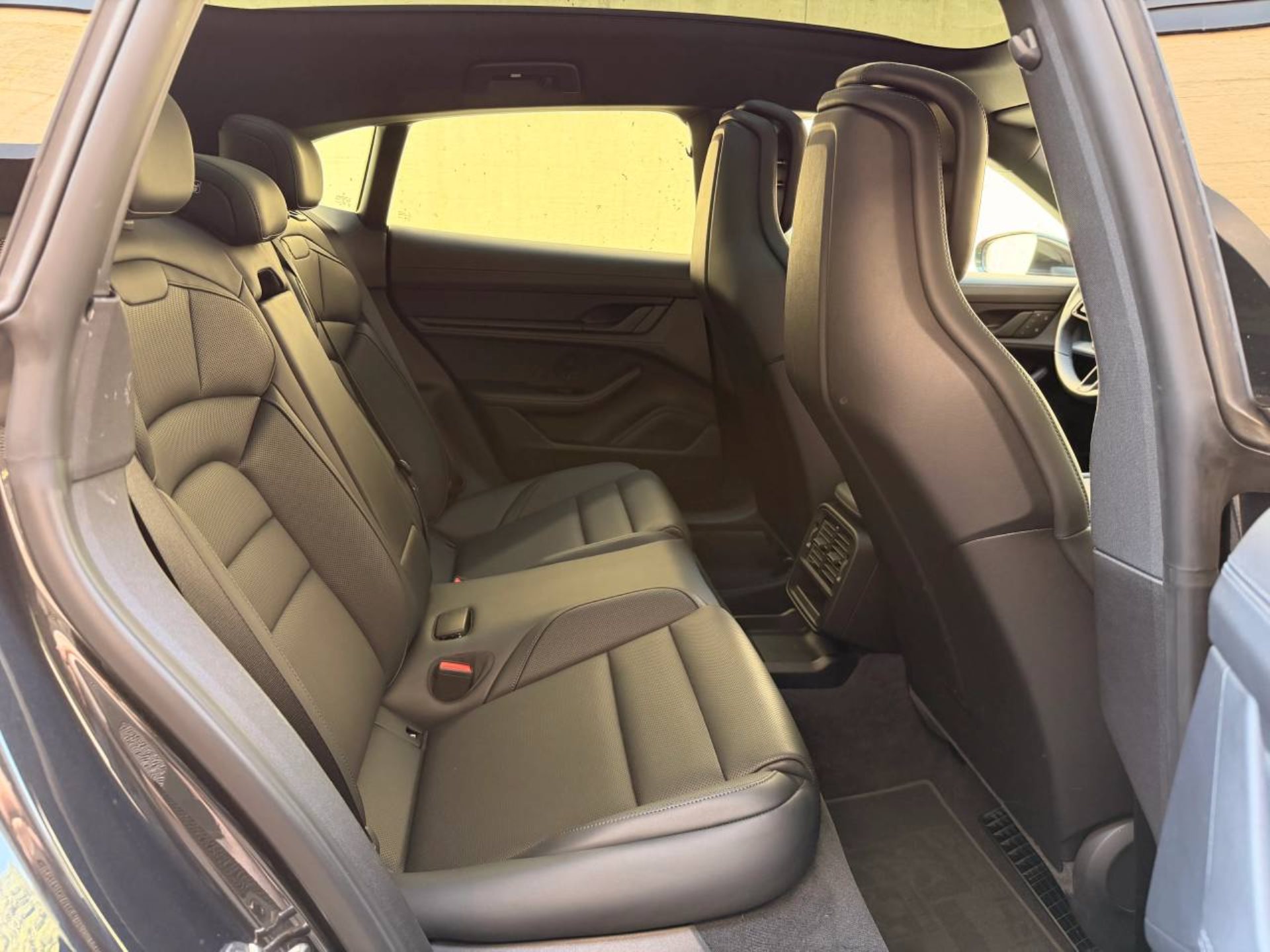 PORSCHE Taycan 4 Cross Turismo (MY23)-image-29