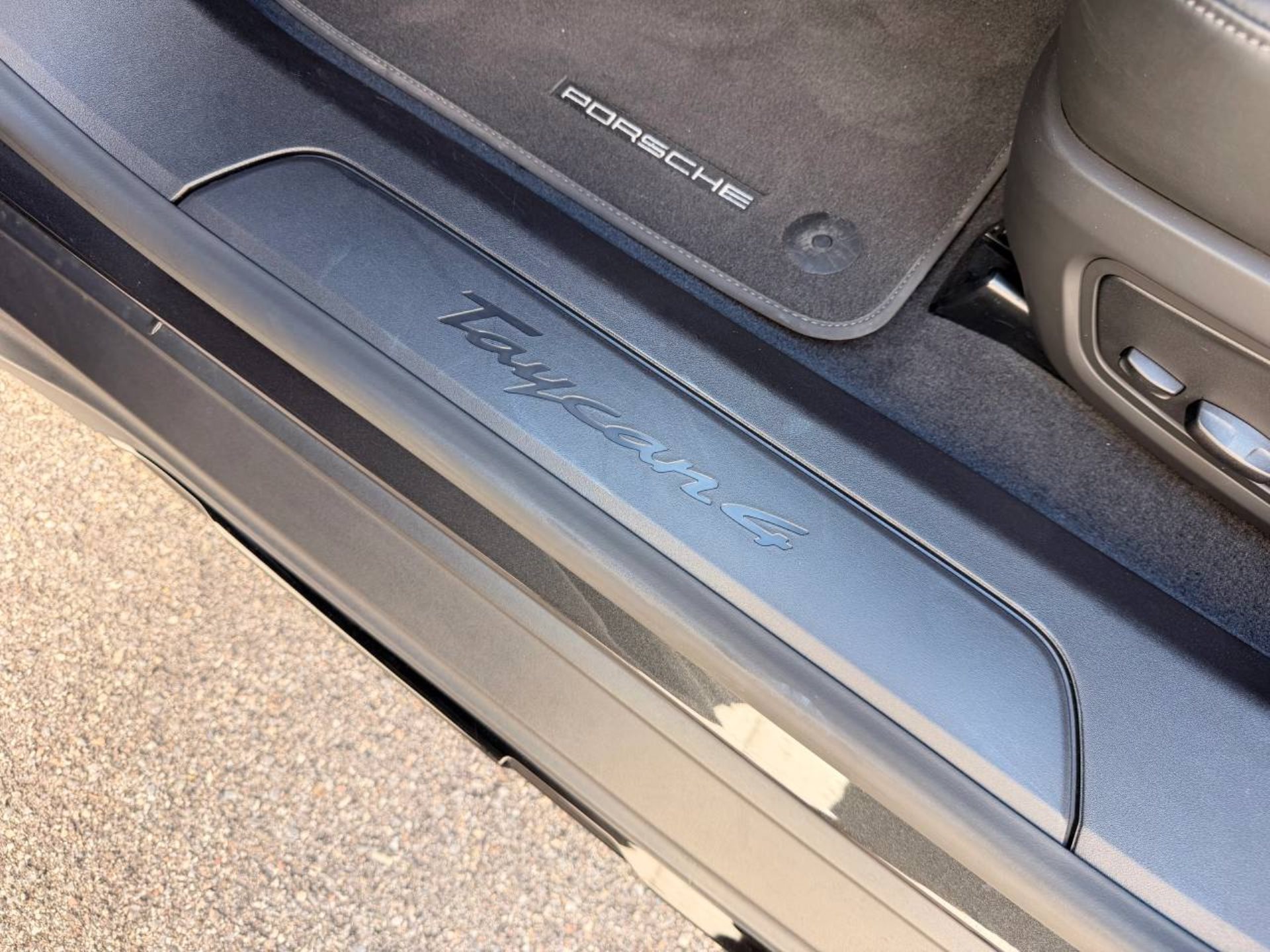 PORSCHE Taycan 4 Cross Turismo (MY23)-image-25