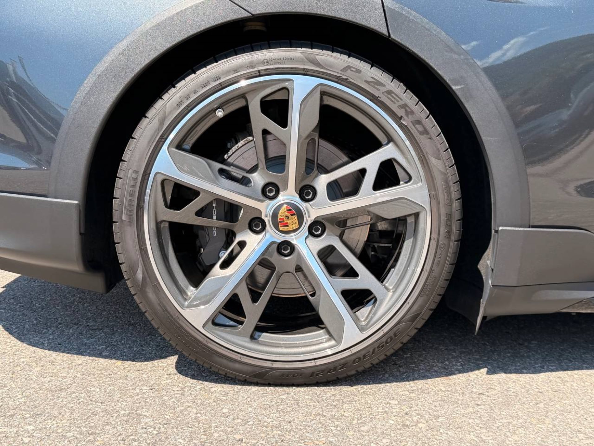 PORSCHE Taycan 4 Cross Turismo (MY23)-image-11