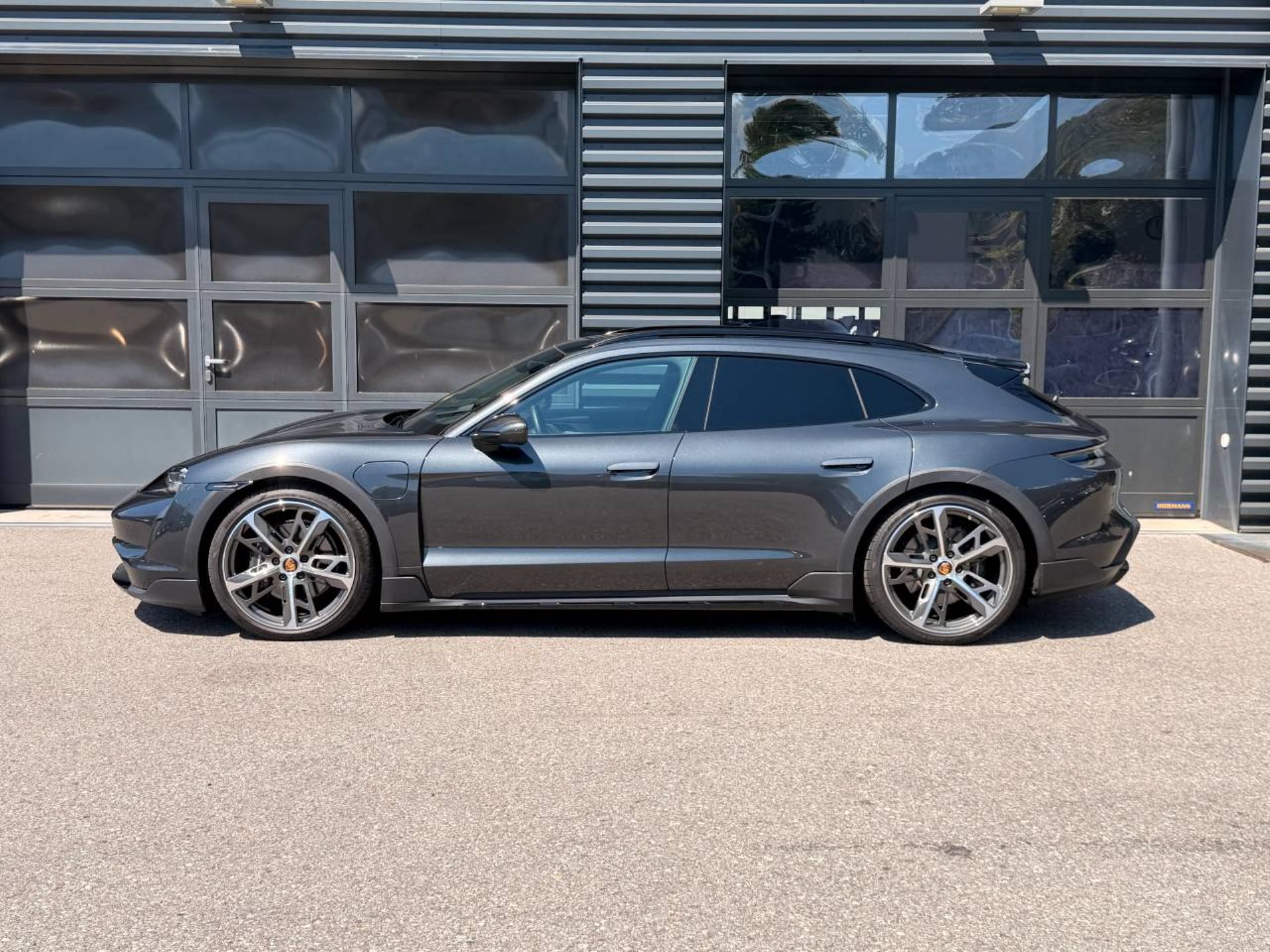 PORSCHE Taycan 4 Cross Turismo (MY23)-image-1