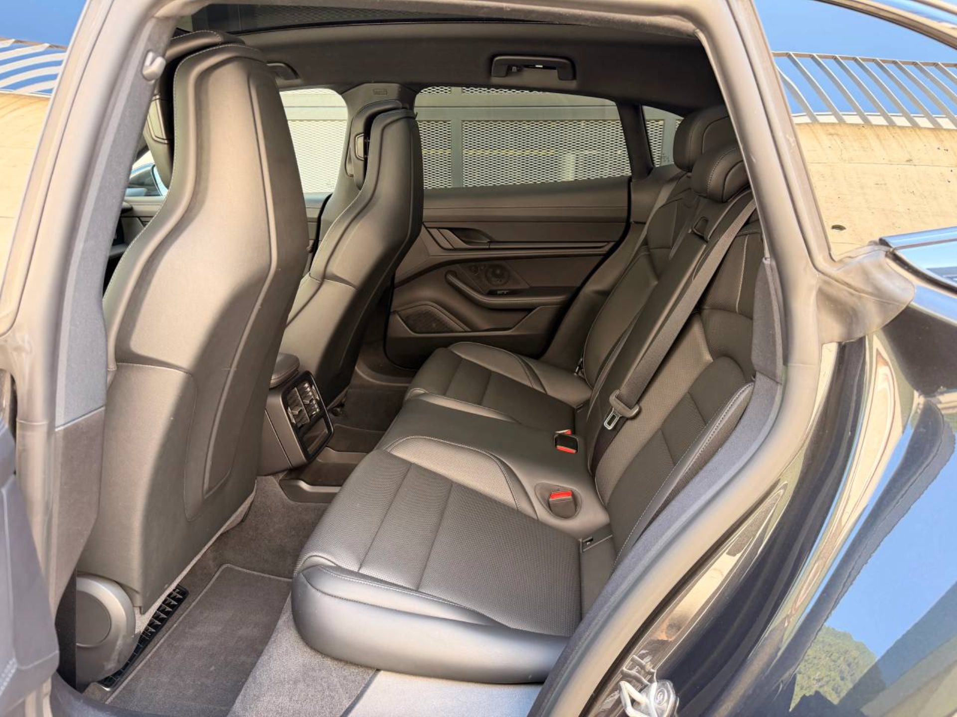 PORSCHE Taycan 4 Cross Turismo (MY23)-image-27
