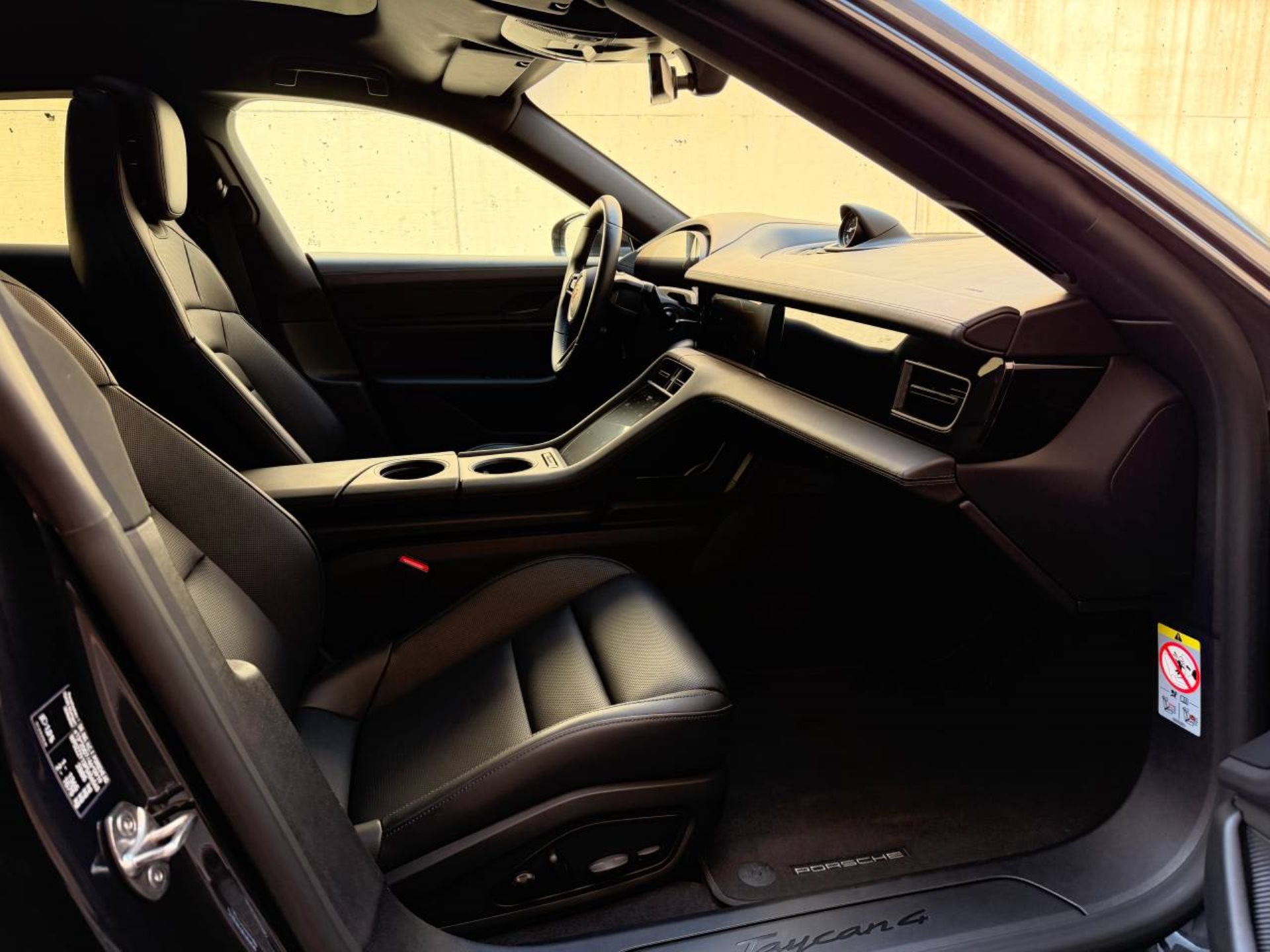 PORSCHE Taycan 4 Cross Turismo (MY23)-image-28