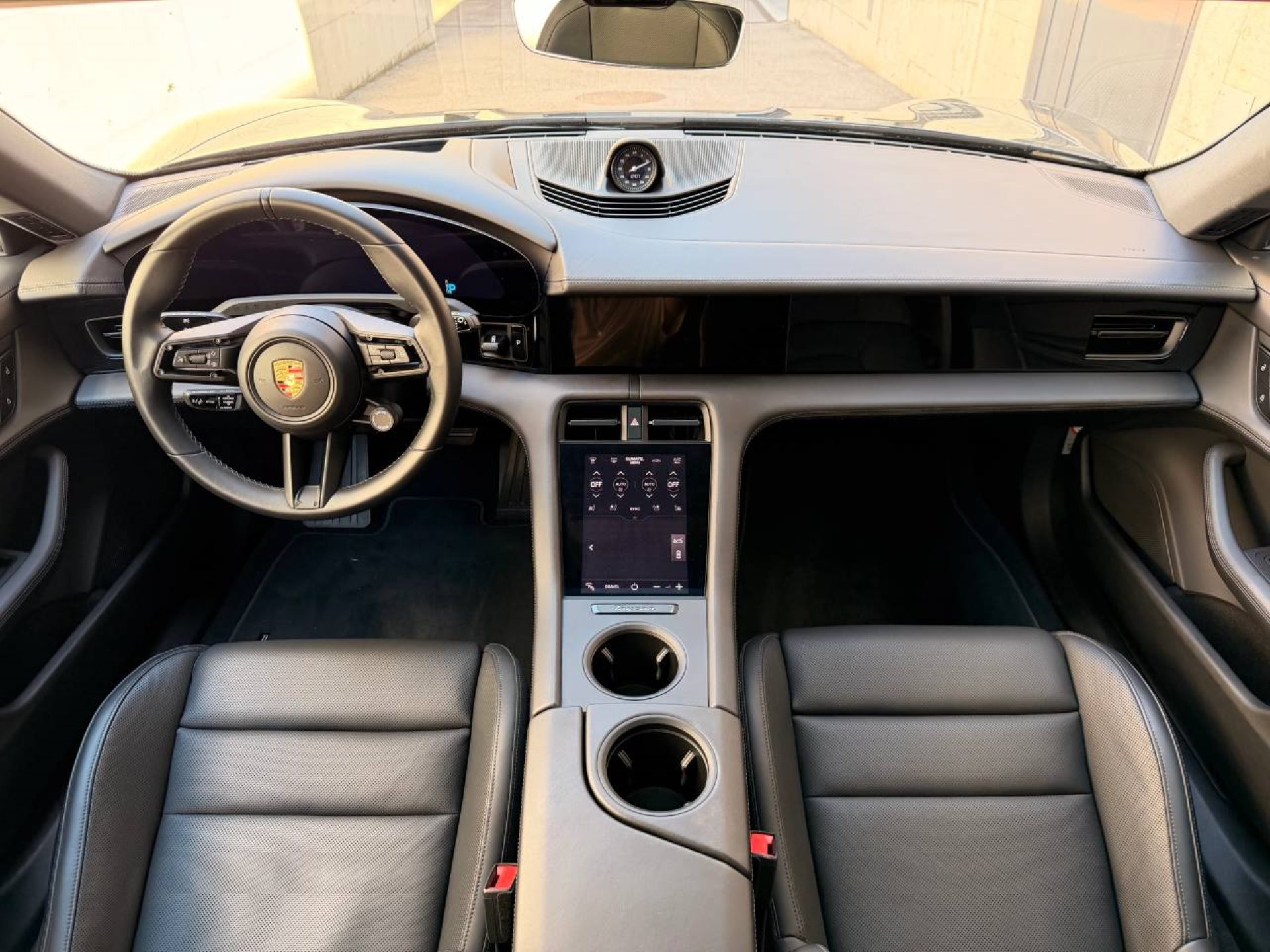 PORSCHE Taycan 4 Cross Turismo (MY23)-image-16