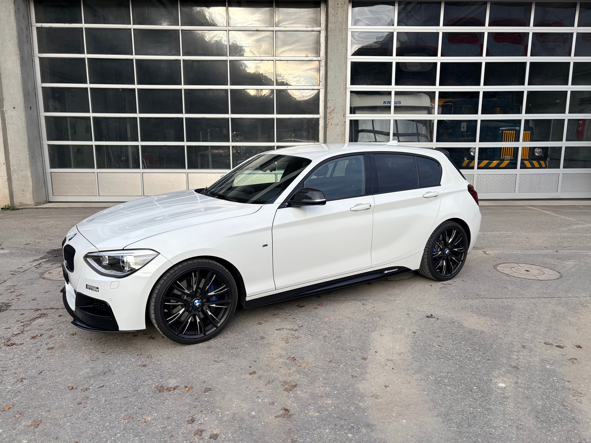 BMW 1er Reihe F20 M135i xDrive-showroom-element-2