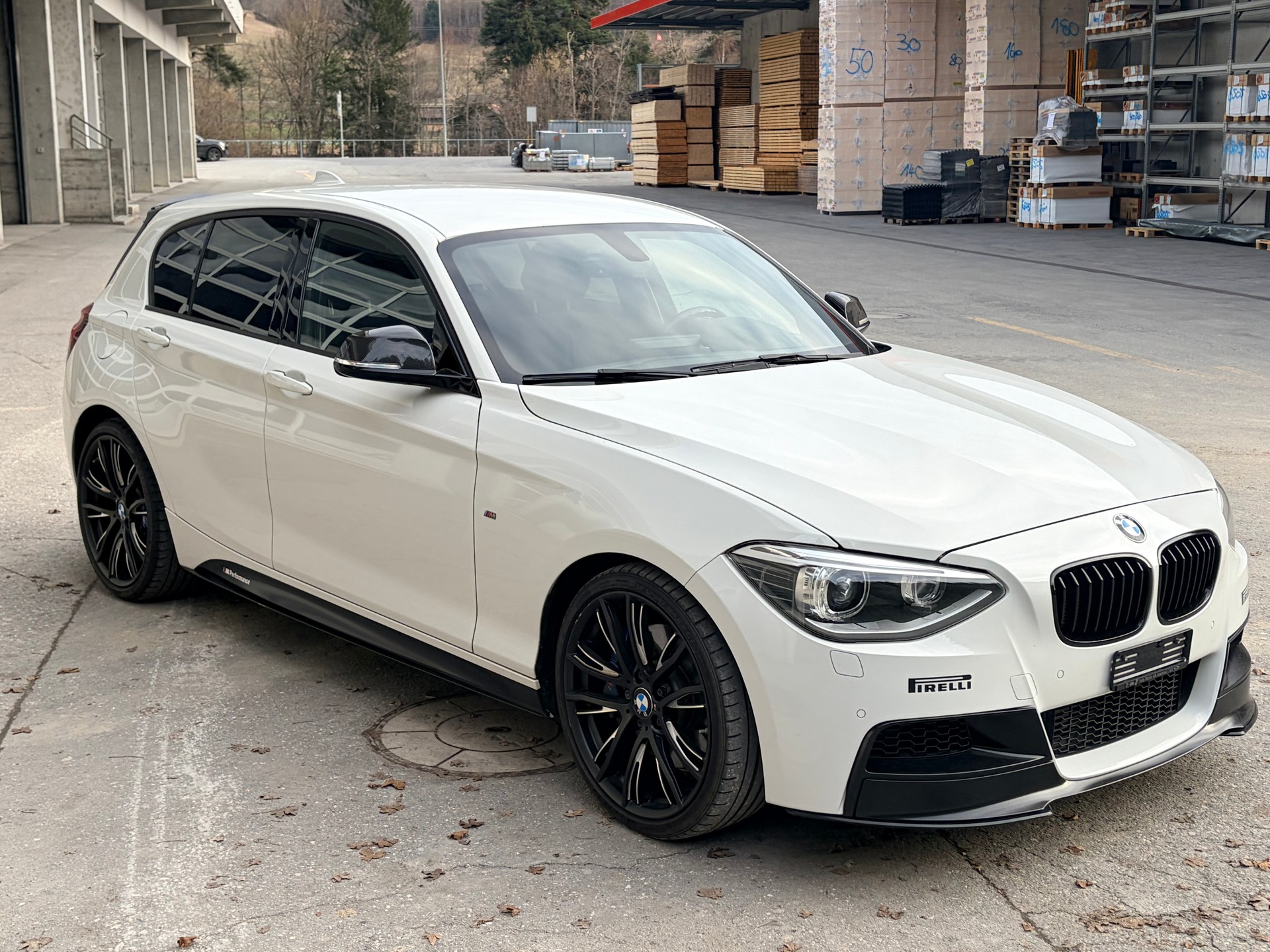 BMW 1er Reihe F20 M135i xDrive-showroom-element-1
