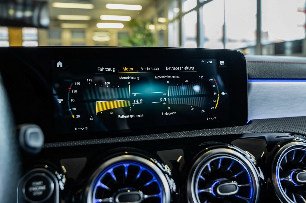 MERCEDES-BENZ CLA 250 4Matic AMG Line 7G-DCT-image-23
