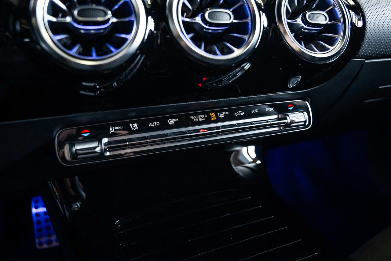 MERCEDES-BENZ CLA 250 4Matic AMG Line 7G-DCT-image-26