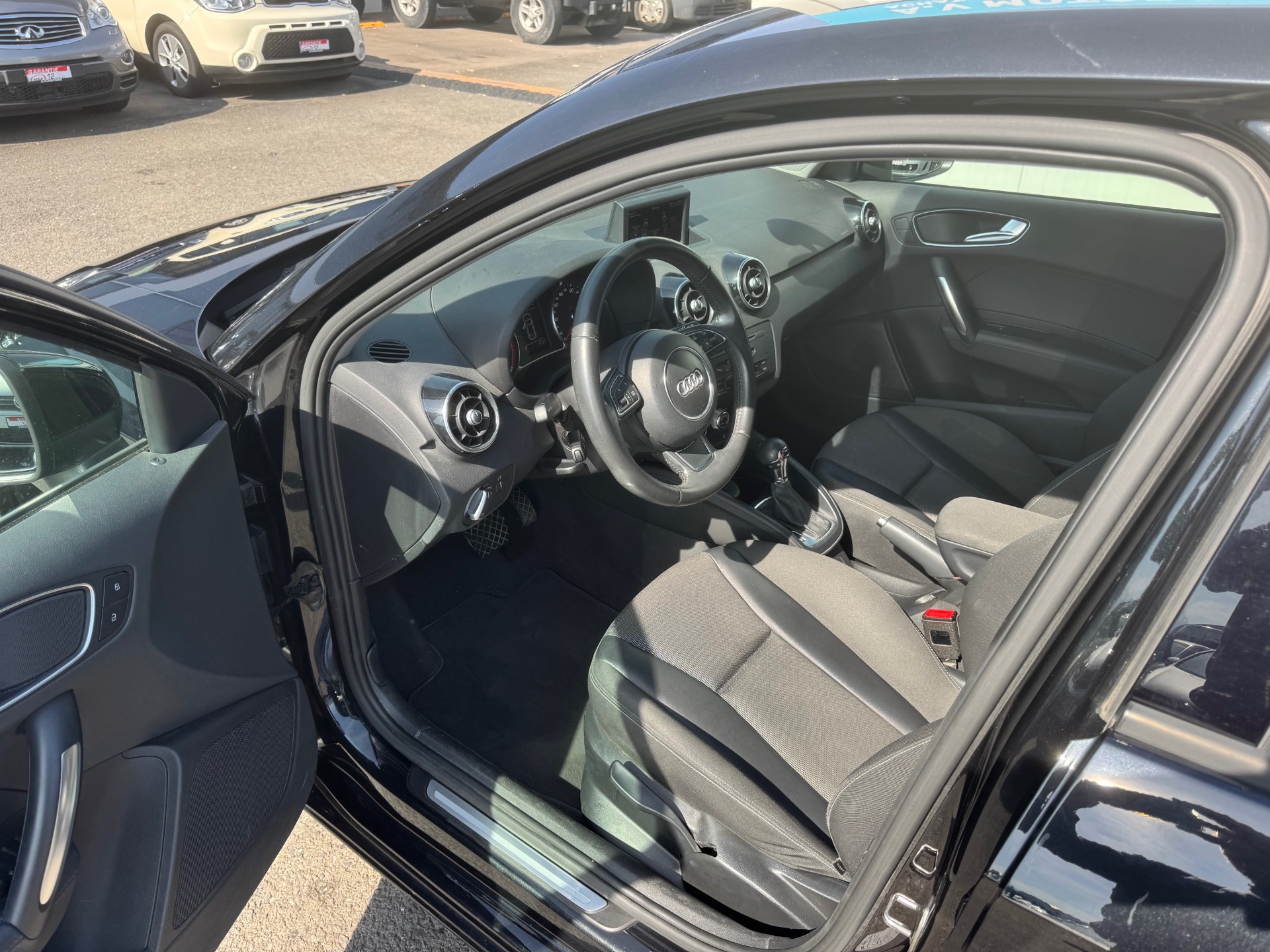 AUDI A1 Sportback 1.4 TFSI Attraction S-tronic-image-7