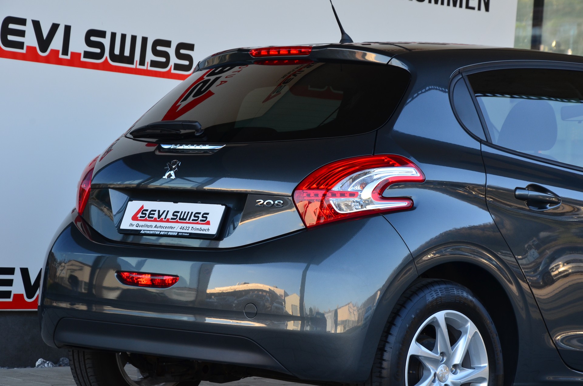 PEUGEOT 208 1.2 VTI Style*Aus erster Hand*Frisch ab MFK,1 Jahr oder 20000km Garantie*-image-6
