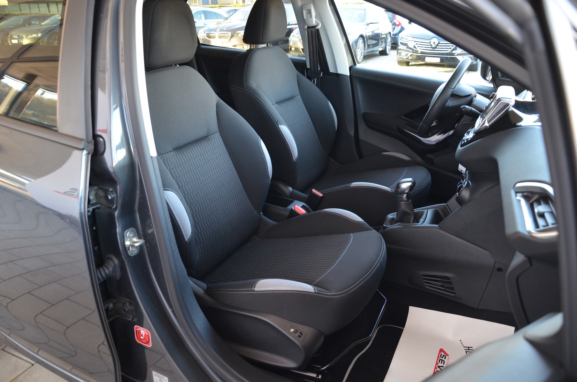 PEUGEOT 208 1.2 VTI Style*Aus erster Hand*Frisch ab MFK,1 Jahr oder 20000km Garantie*-image-14
