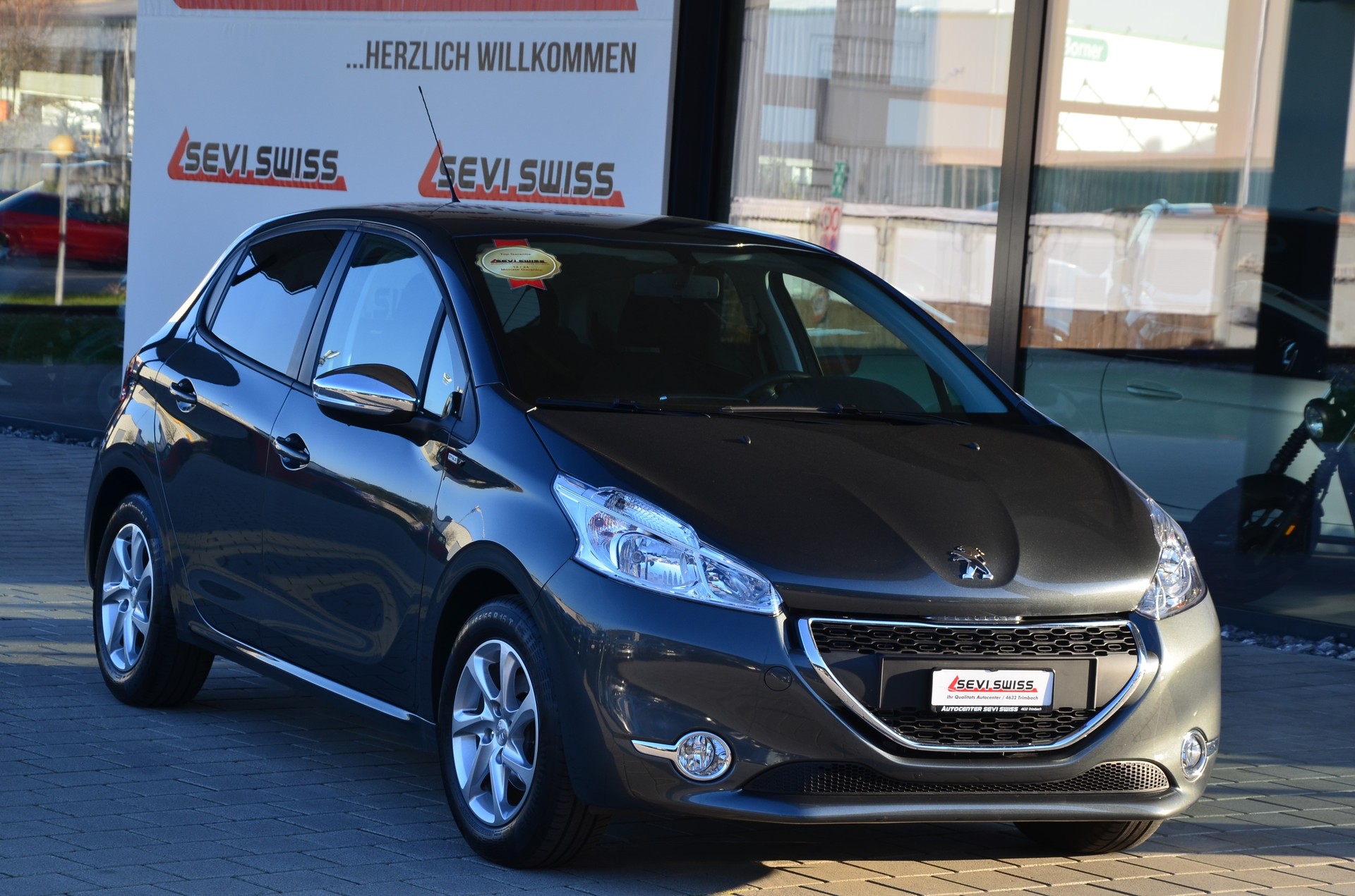 PEUGEOT 208 1.2 VTI Style*Aus erster Hand*Frisch ab MFK,1 Jahr oder 20000km Garantie*-image-0