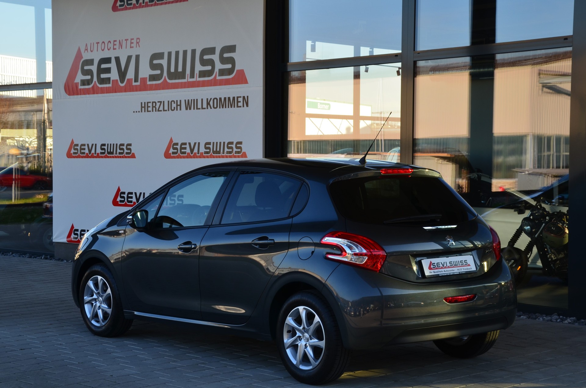 PEUGEOT 208 1.2 VTI Style*Aus erster Hand*Frisch ab MFK,1 Jahr oder 20000km Garantie*-image-7