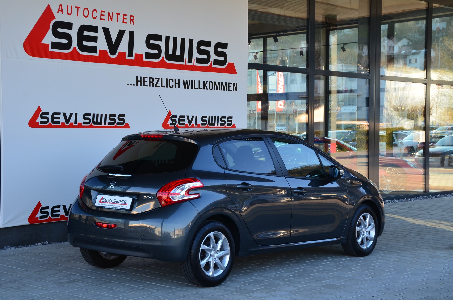 PEUGEOT 208 1.2 VTI Style*Aus erster Hand*Frisch ab MFK,1 Jahr oder 20000km Garantie*-image-5