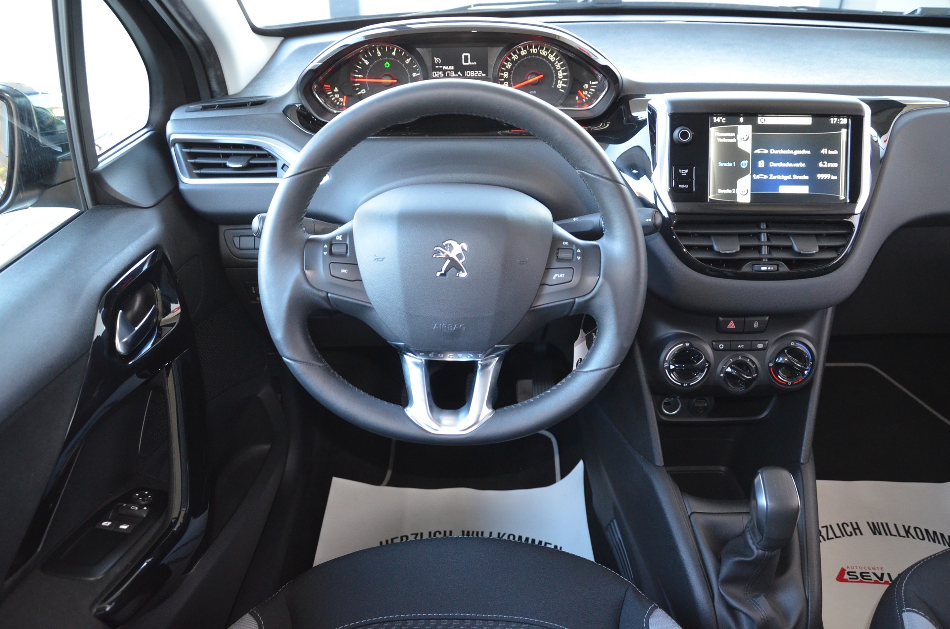 PEUGEOT 208 1.2 VTI Style*Aus erster Hand*Frisch ab MFK,1 Jahr oder 20000km Garantie*-image-13