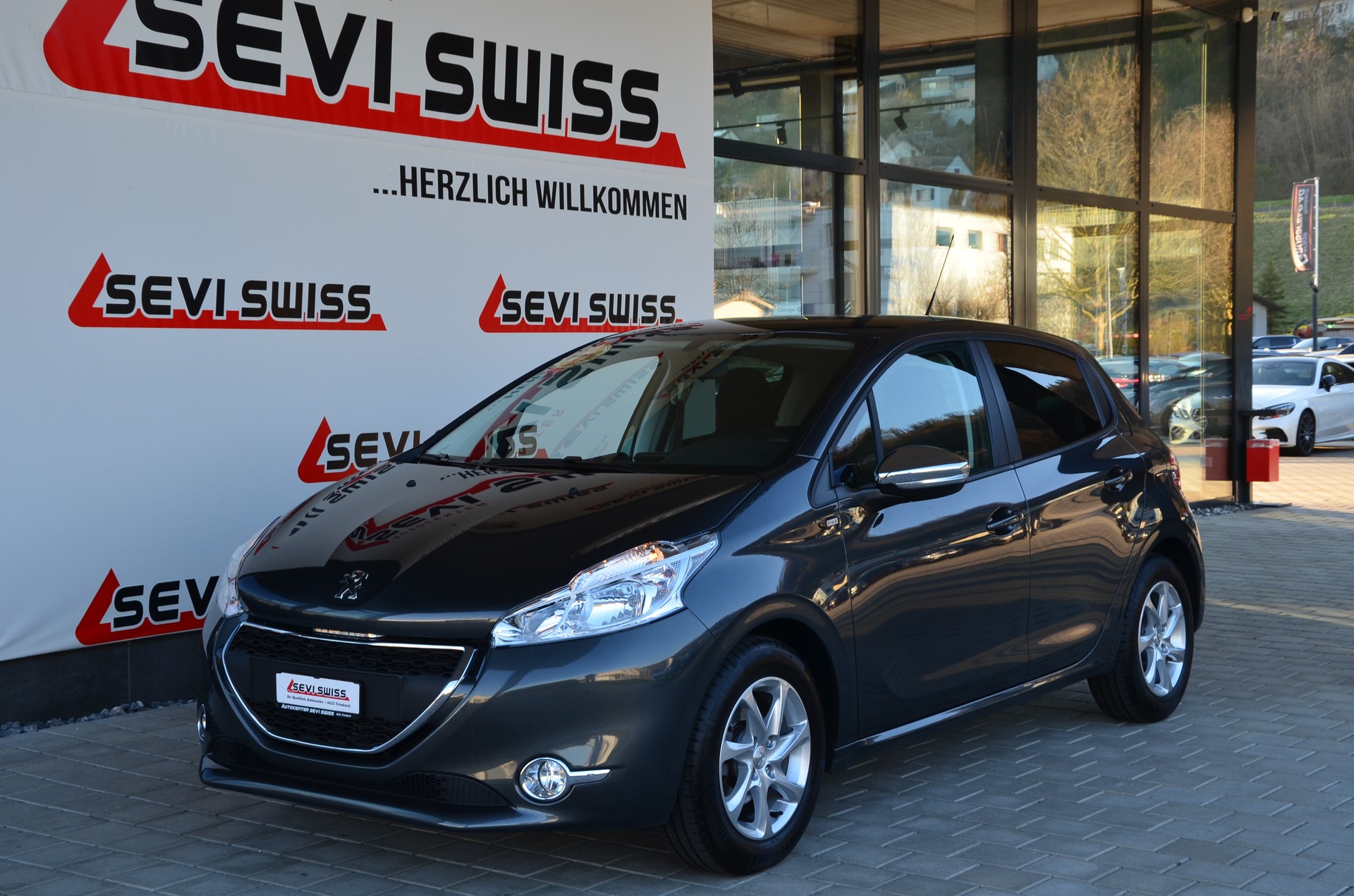 PEUGEOT 208 1.2 VTI Style*Aus erster Hand*Frisch ab MFK,1 Jahr oder 20000km Garantie*-image-9