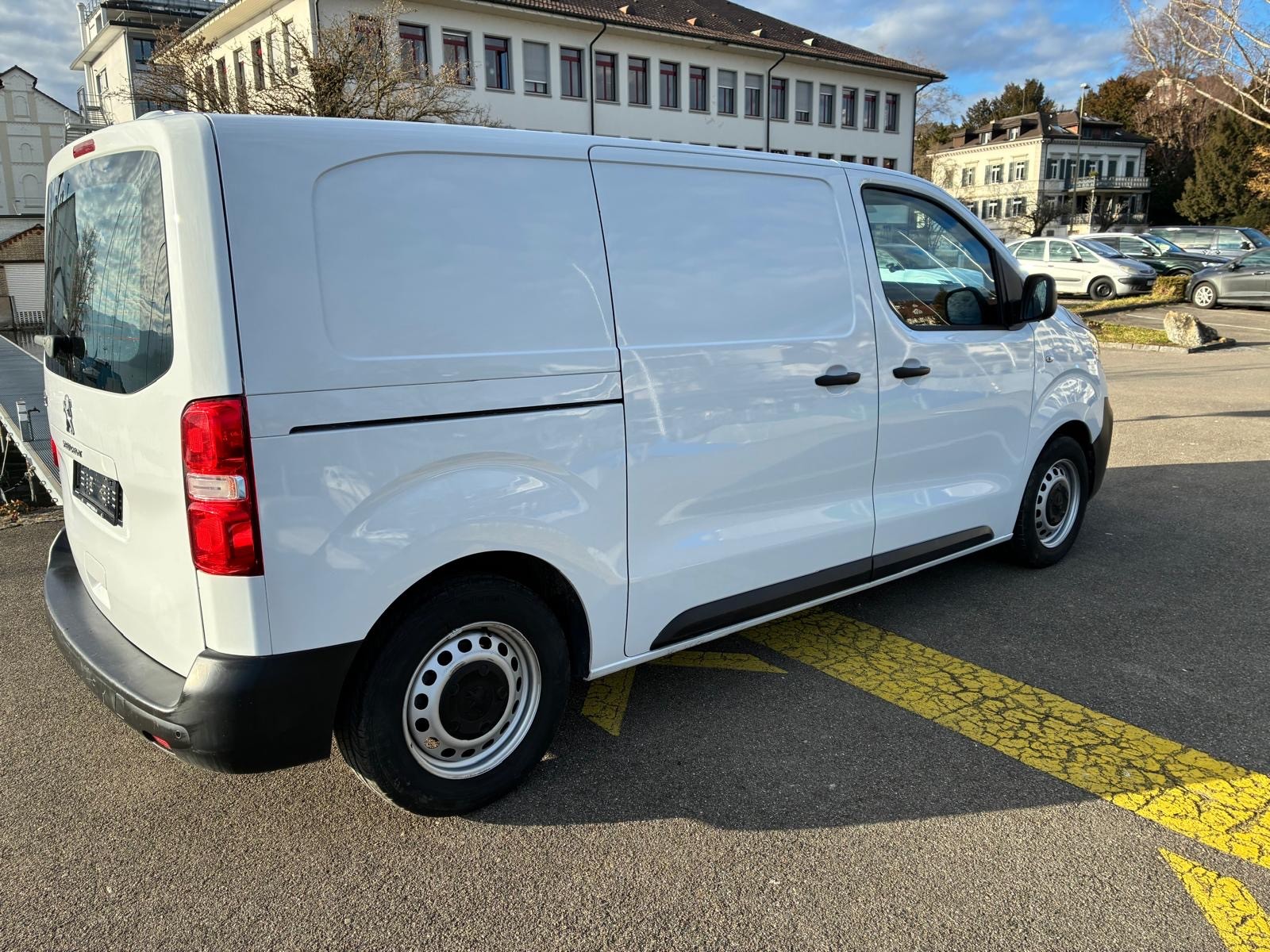 PEUGEOT Expert 1.5 BlueHDi 120 S&S Standard-image-9