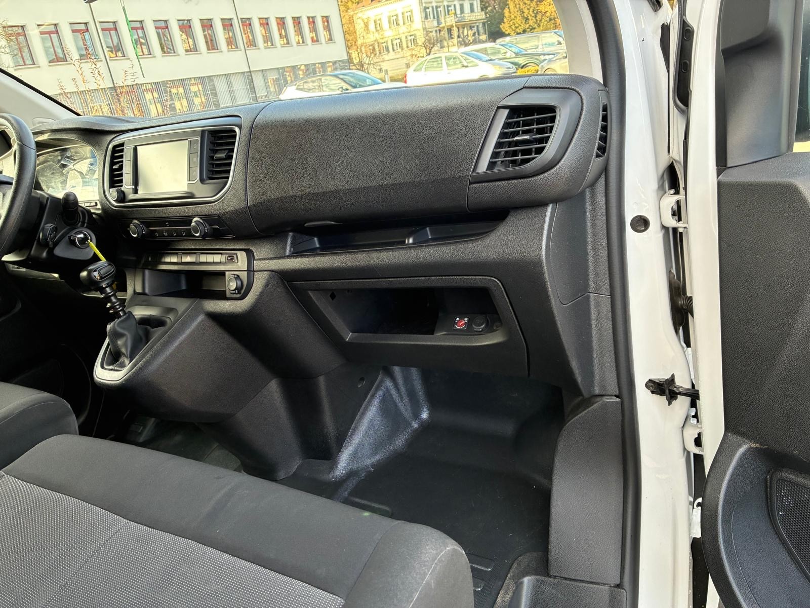 PEUGEOT Expert 1.5 BlueHDi 120 S&S Standard-image-11