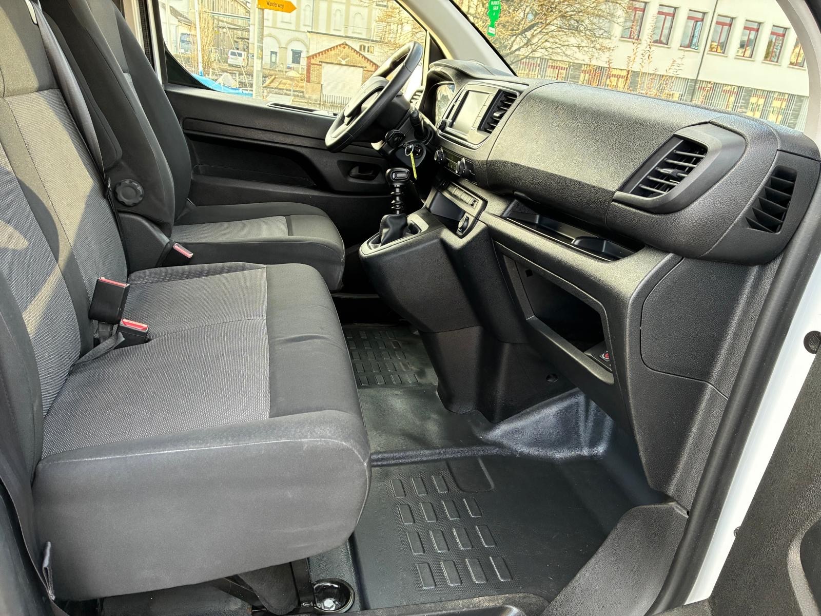 PEUGEOT Expert 1.5 BlueHDi 120 S&S Standard-image-12