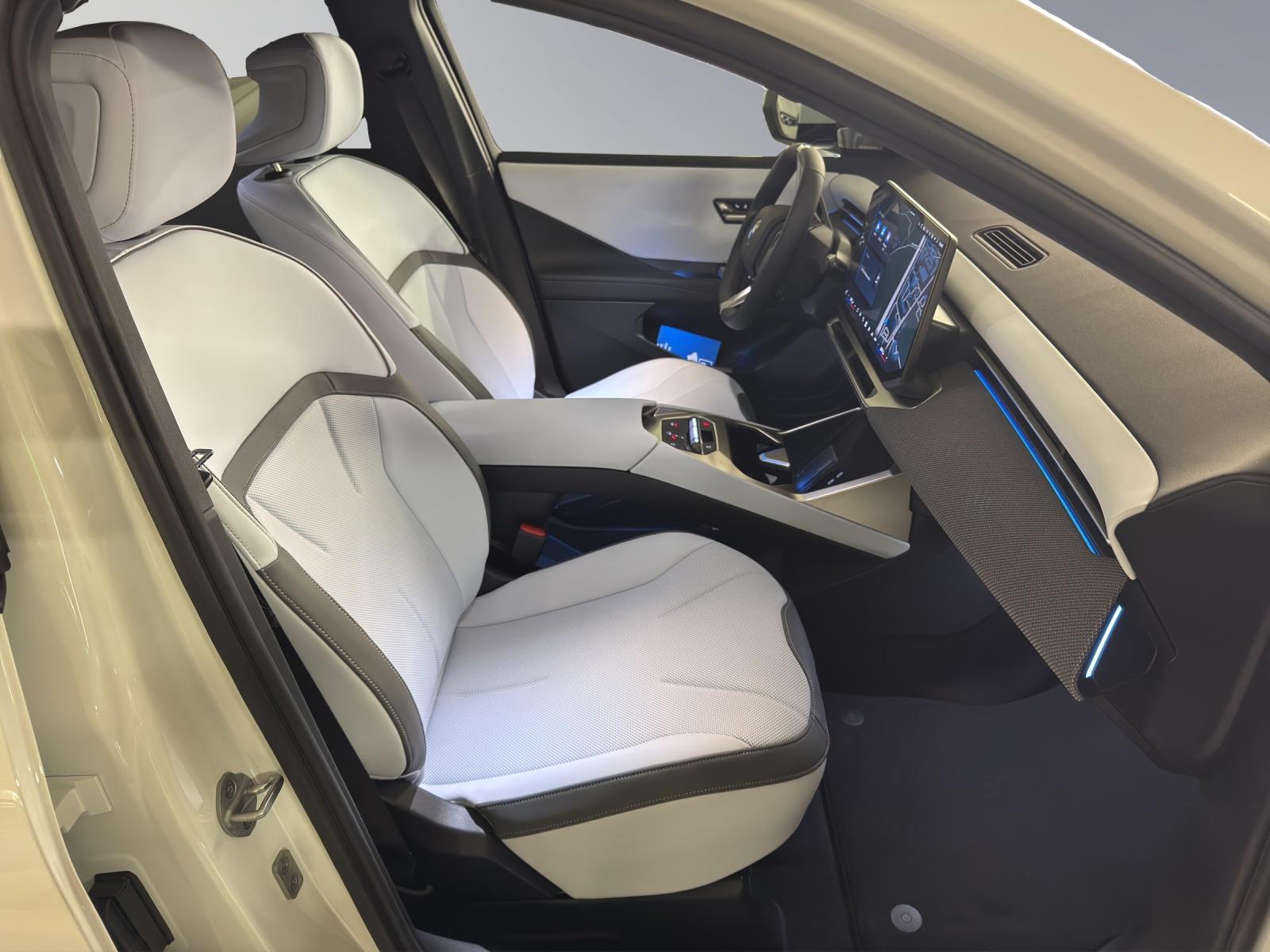 BMW iX3 50 xDrive-image-14
