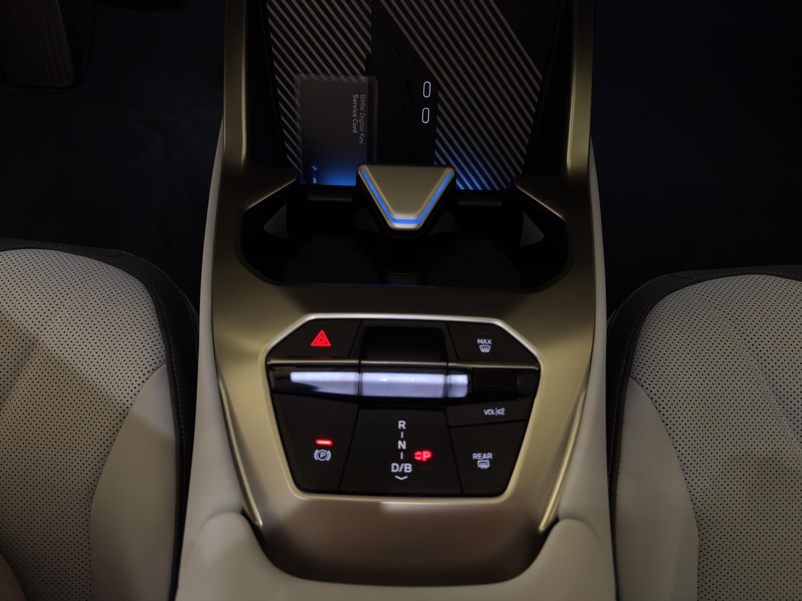 BMW iX3 50 xDrive-image-19