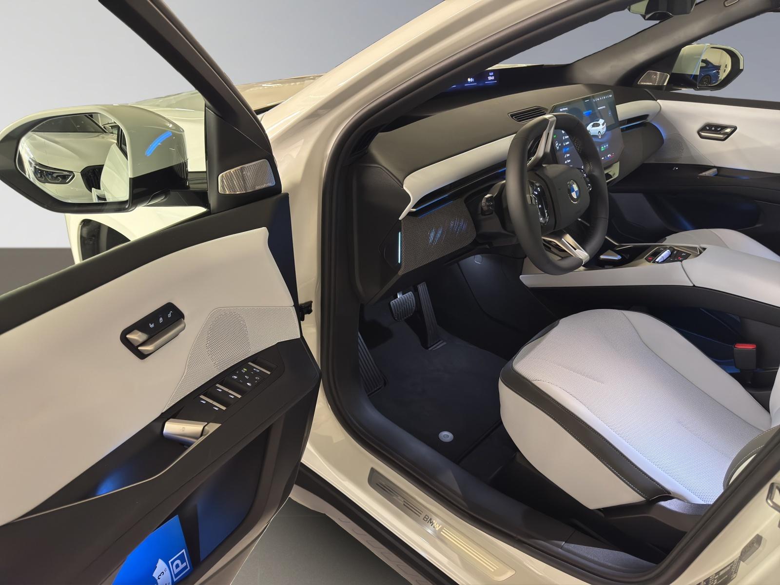 BMW iX3 50 xDrive-image-11