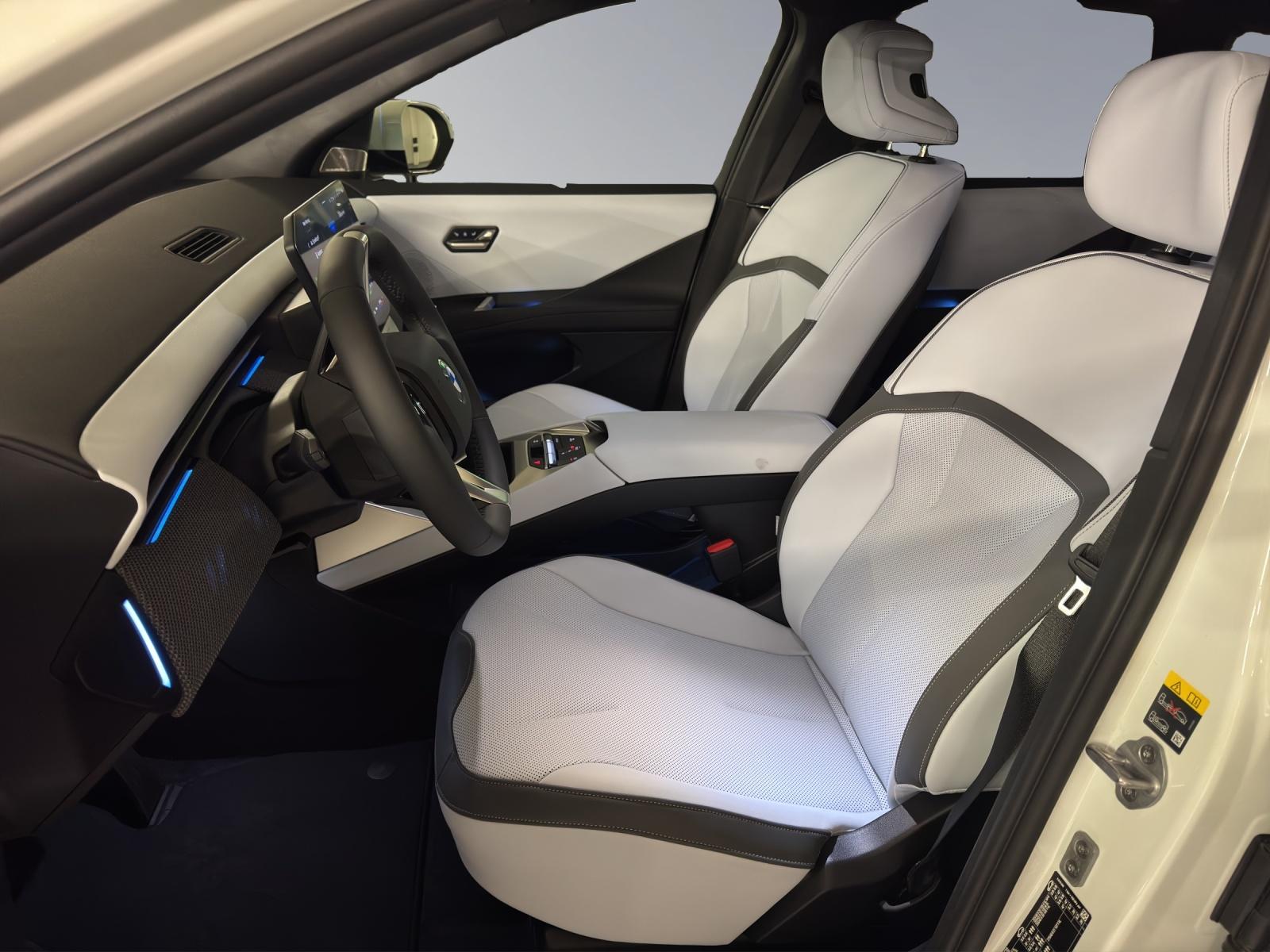 BMW iX3 50 xDrive-image-10