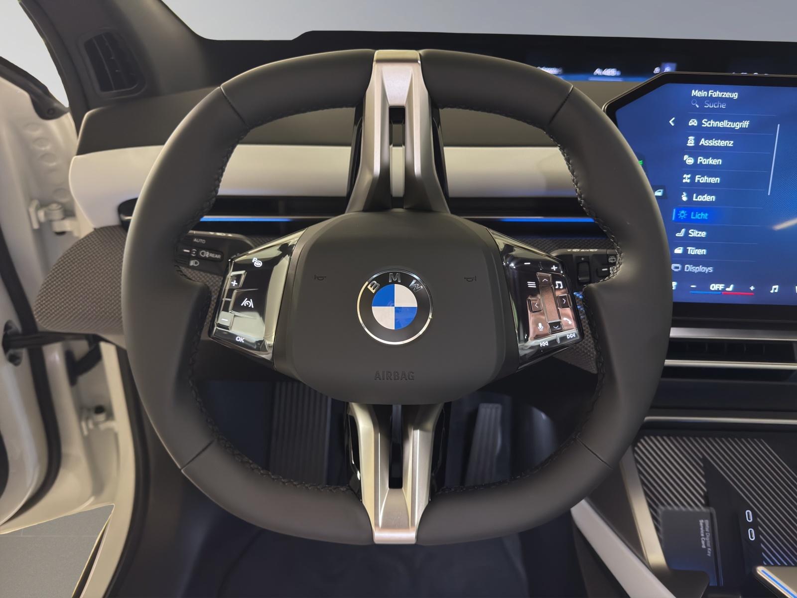 BMW iX3 50 xDrive-image-15