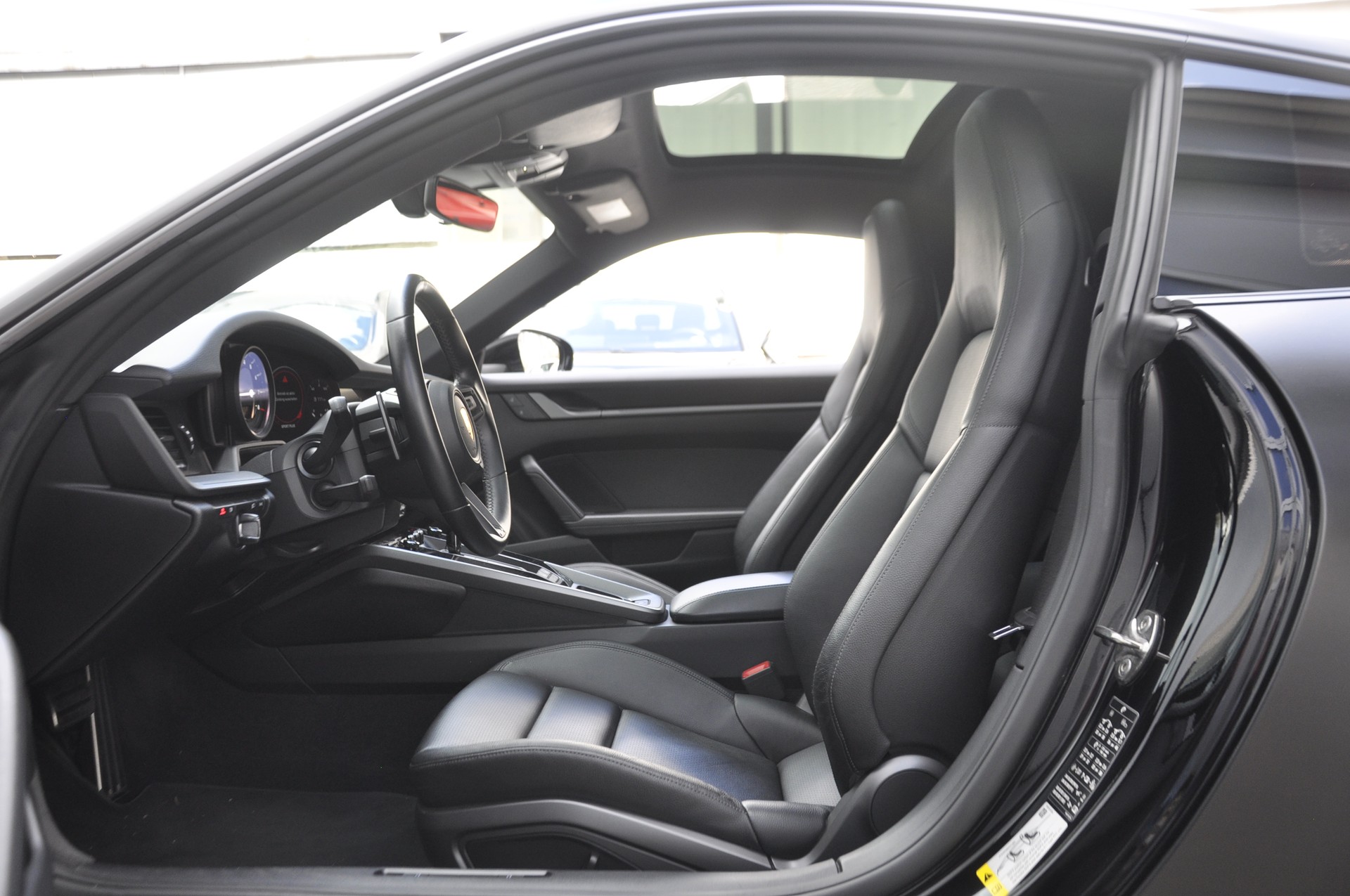 PORSCHE 911 Carrera 4 PDK-image-5