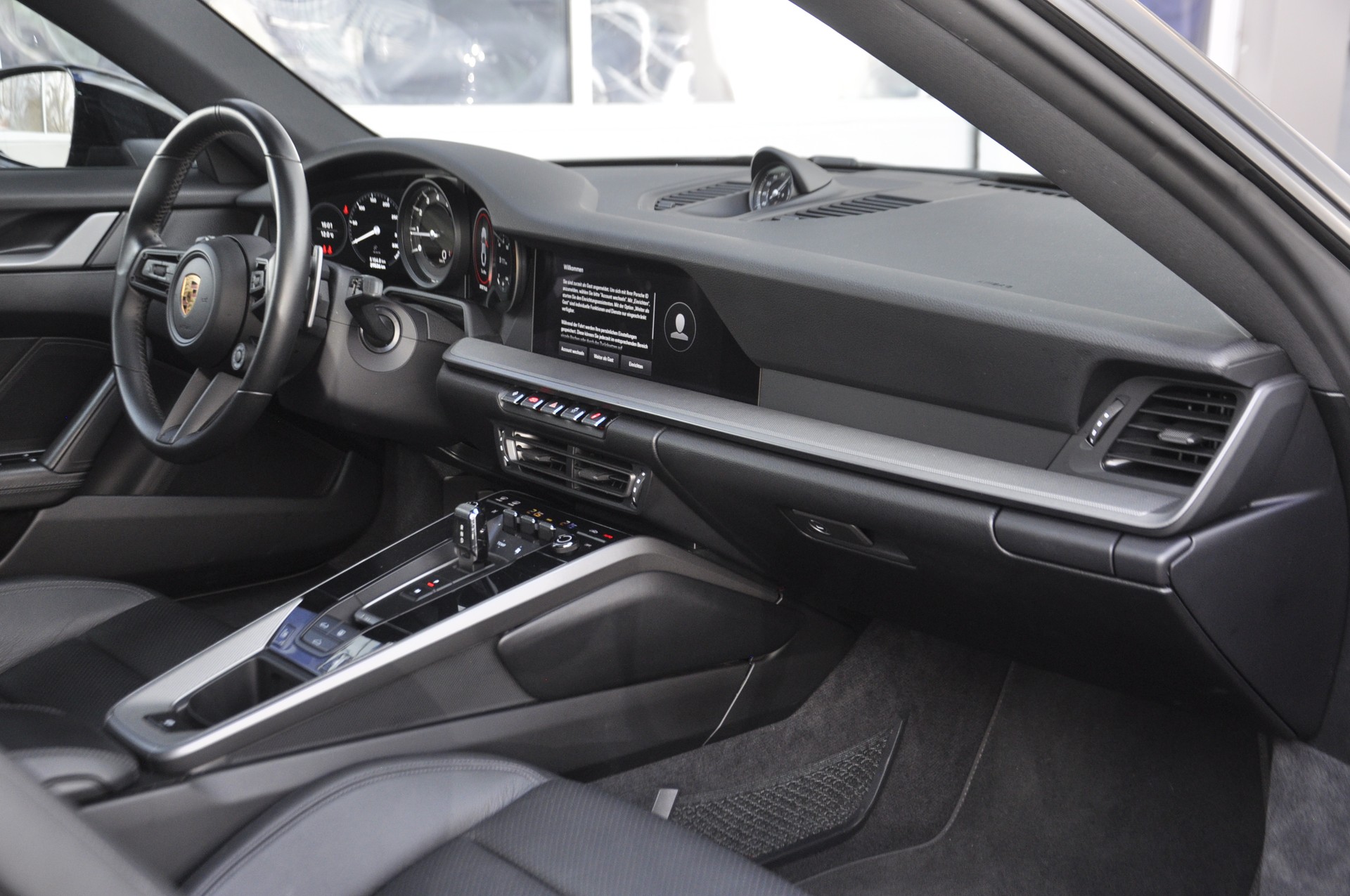 PORSCHE 911 Carrera 4 PDK-image-9