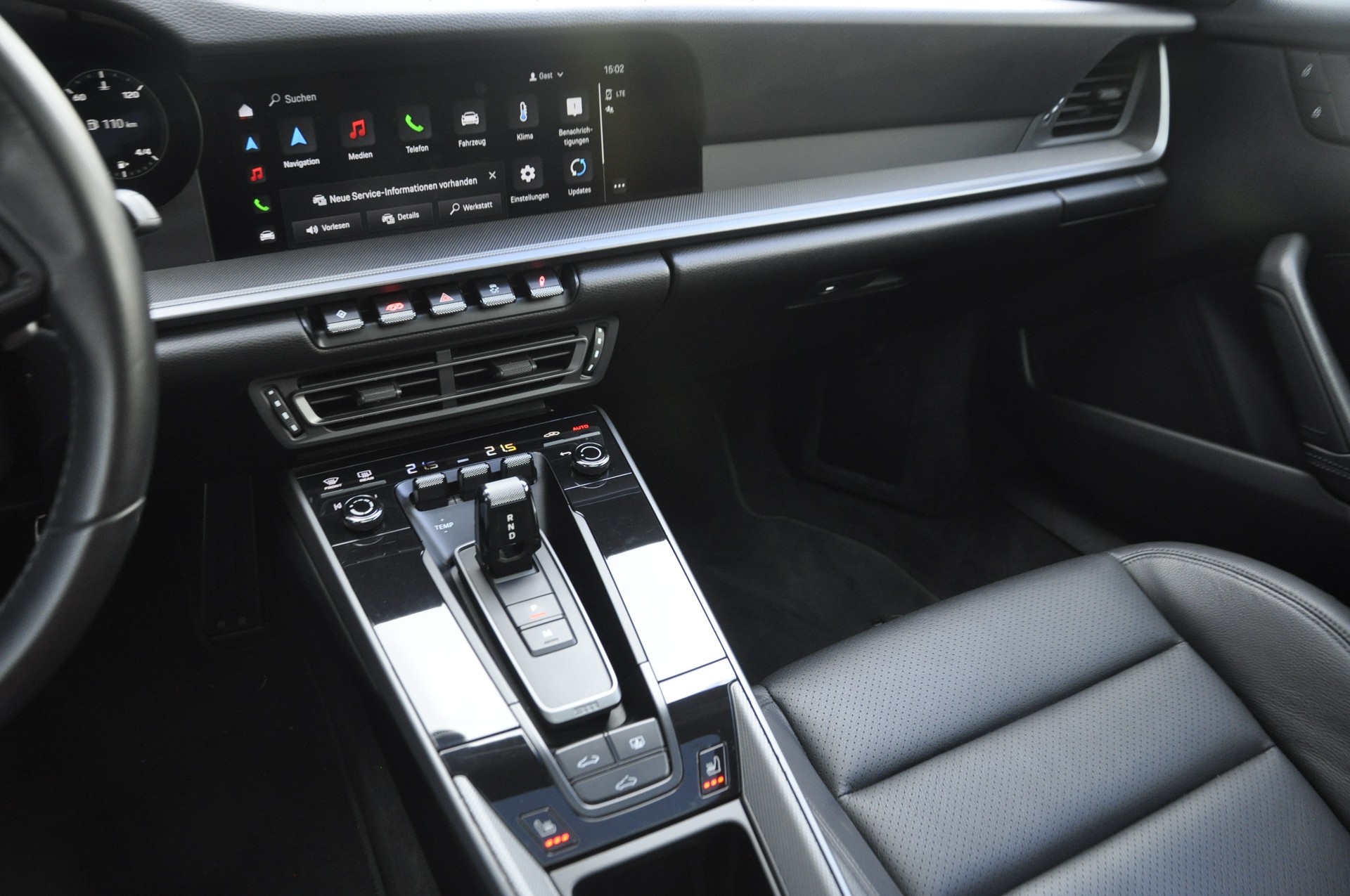 PORSCHE 911 Carrera 4 PDK-image-11