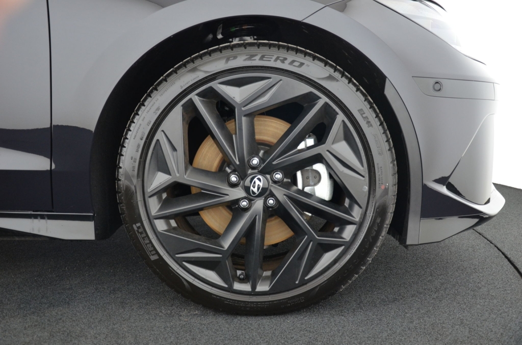 HYUNDAI Ioniq 6 Black Edition 4WD *Glasdach*-image-9