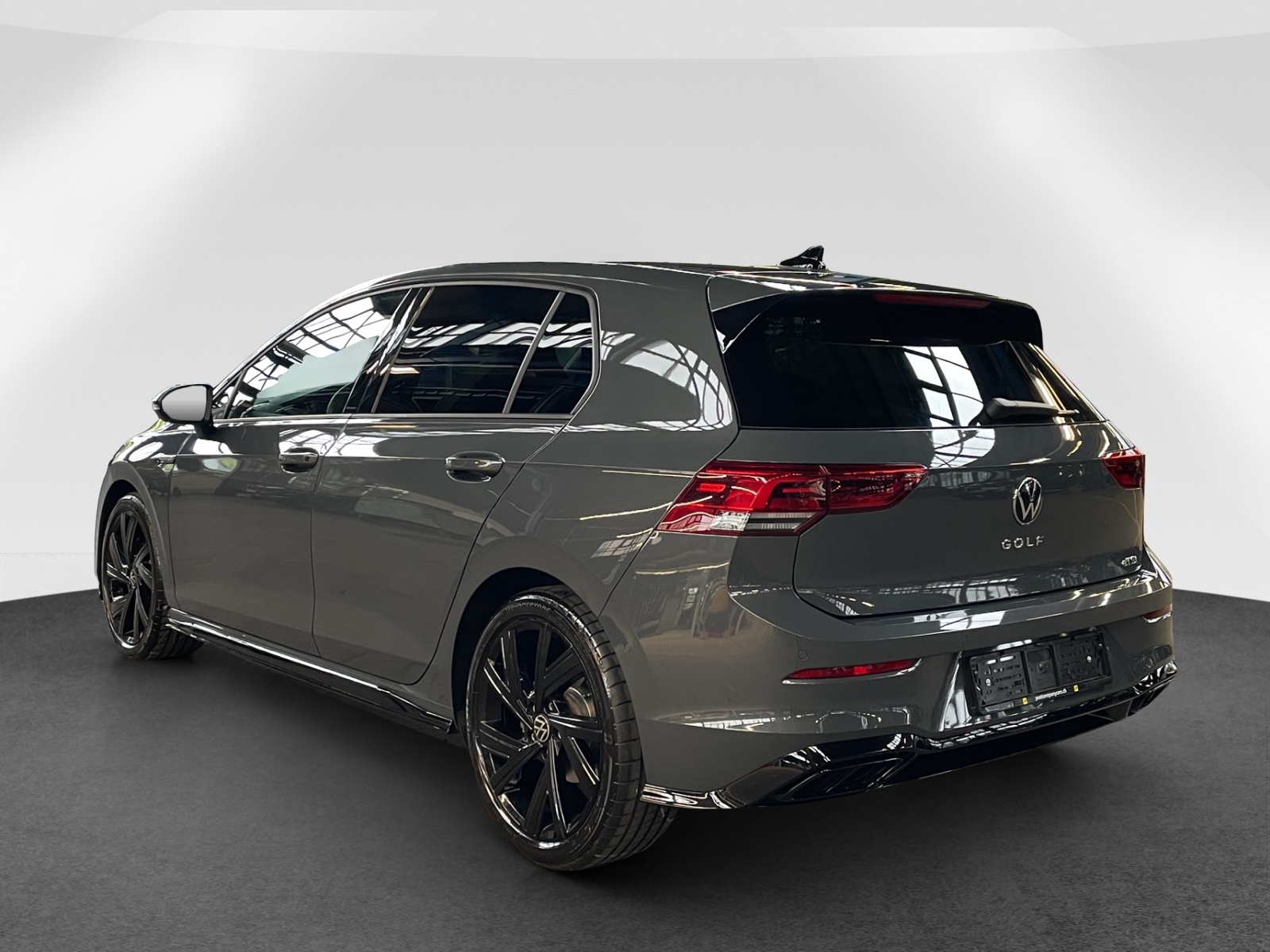VW Golf VIII 1.5 eTSI R-Line DSG-image-3