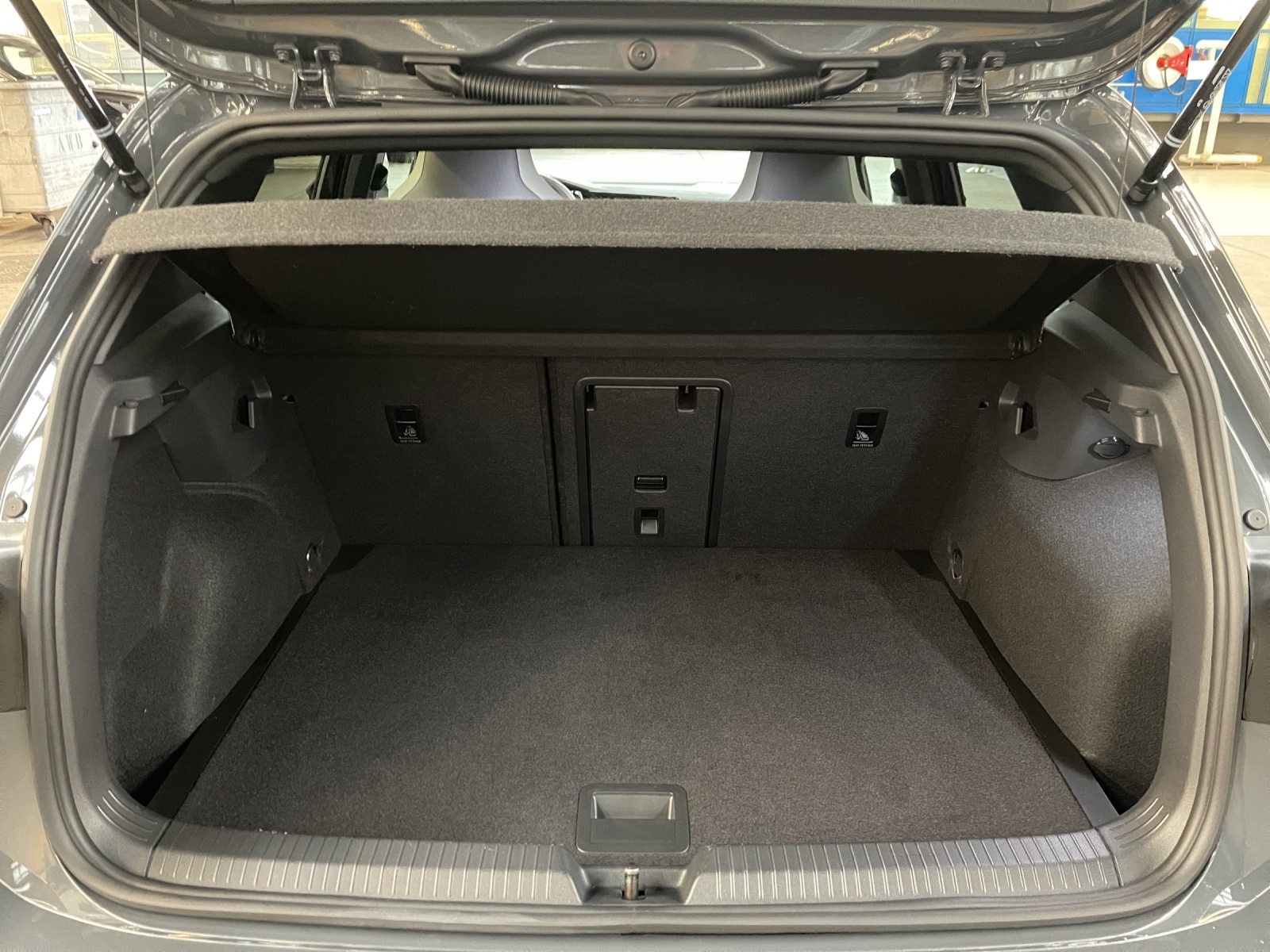 VW Golf VIII 1.5 eTSI R-Line DSG-image-10