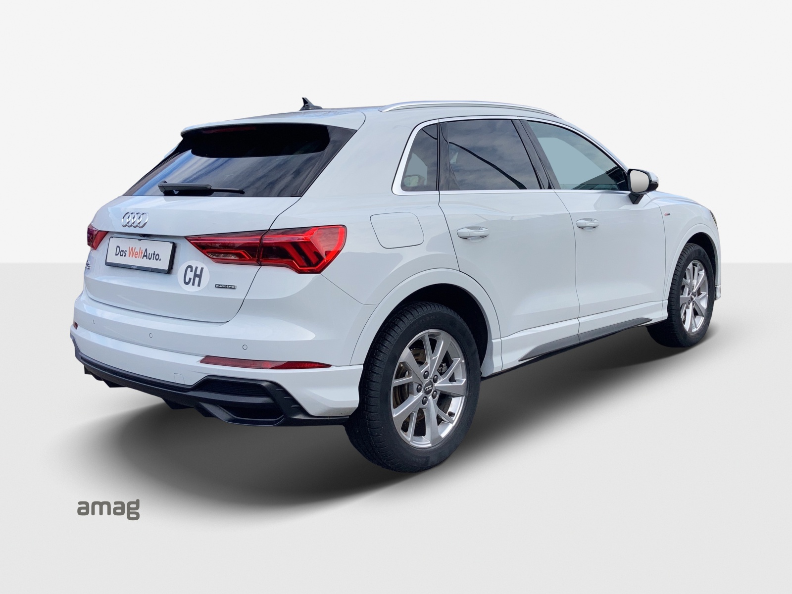 AUDI Q3 40 TFSI S line quattro S-tronic-image-4