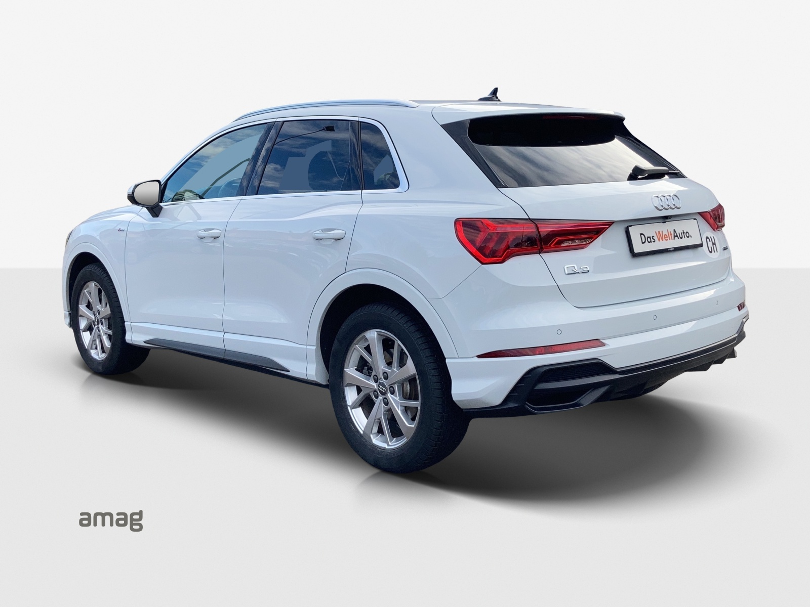 AUDI Q3 40 TFSI S line quattro S-tronic-image-2