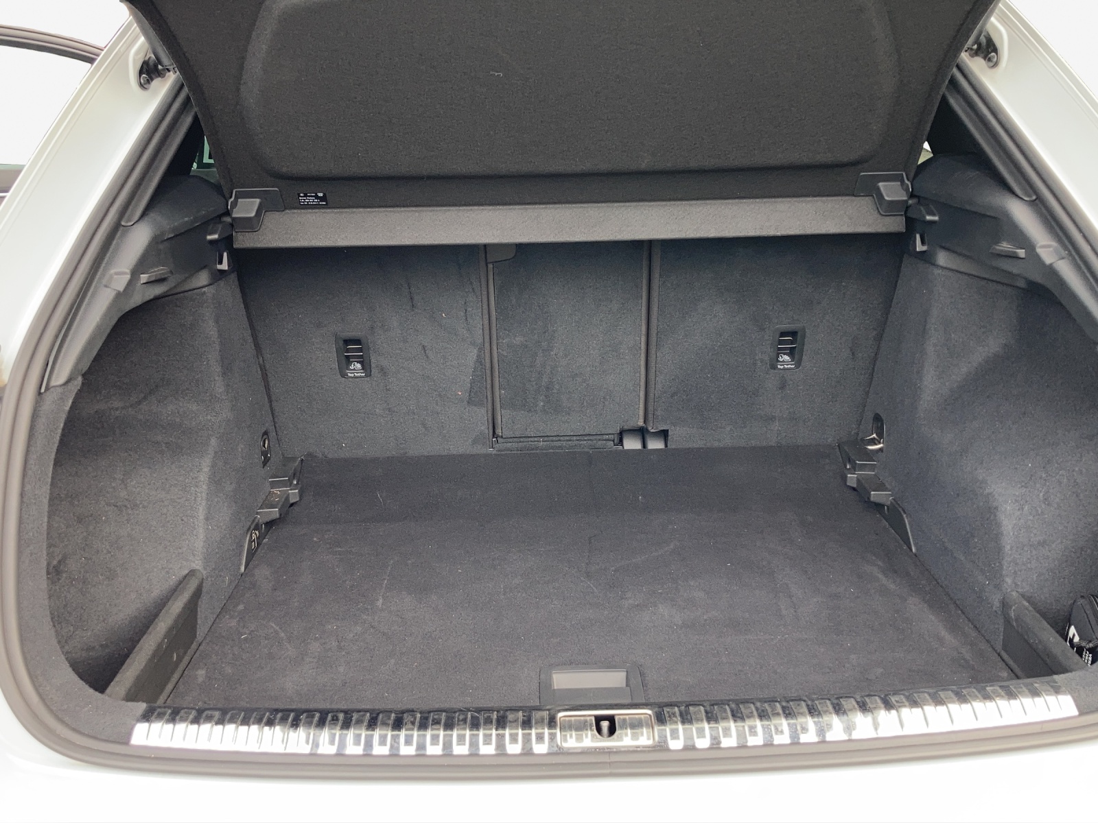 AUDI Q3 40 TFSI S line quattro S-tronic-image-9