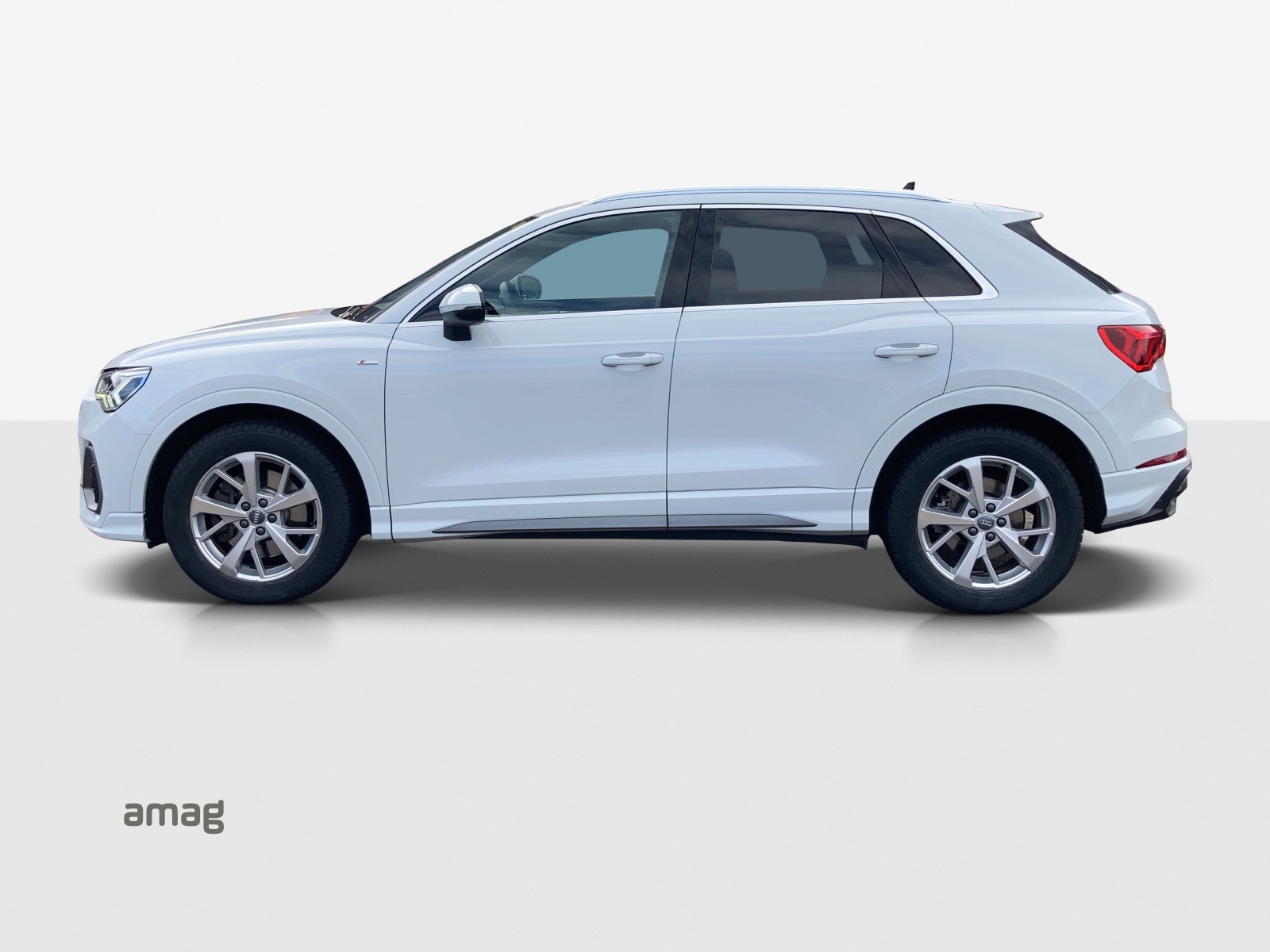 AUDI Q3 40 TFSI S line quattro S-tronic-image-1