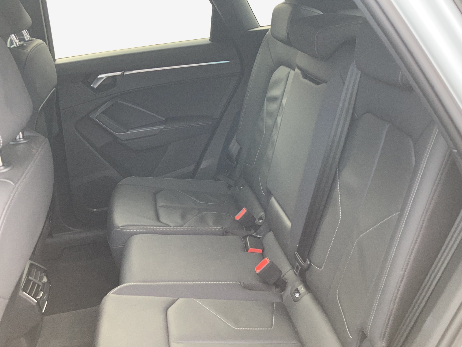 AUDI Q3 40 TFSI S line quattro S-tronic-image-8